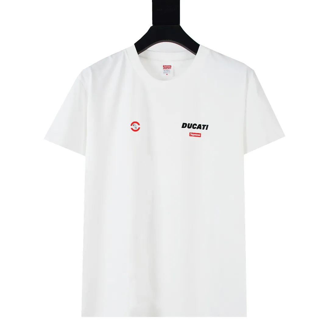 🅿️120 S167 top version Supreme 24ss DUCATI SS24 Ducati co-branded short-sleeved T-shirt. Refuse to look at pictures to make products. Refuse to compare with wrong versions. Use cylinder seamless technology (original technology. There are no stitched bones on the side of the clothes. Key points of identification) The fabrics are all custom-woven and dyed, 280g weight, 100% cotton, cylindrical fabric. Cylindrical fabric is a knitted fabric woven with a cylinder loom. The needles are distributed in a cylindrical shape on the fuselage. The gray fabric is a large cylinder, which needs to be opened and shaped before it can be used further. There are no slits on the side of the clothes, so there is no washing label on the side of ordinary short-sleeves. There is only one collar label behind the neck. The printing uses thermosetting ink printing imported from Belgium (different from conventional thermal transfer printing), also known as plastic ink, or self-adhesive ink. Its ingredients are: mainly composed of polyvinyl chloride (PVC) and phthalates. PVC and phthalates, solid color The thermoset ink is composed of a mixture of agents, stabilizers, and thickeners. It is not the digital direct printing advertised on the market. The printing texture of thermoset ink cannot be achieved by digital direct printing. The collar label has a watermark anti-counterfeiting effect, a real anti-counterfeiting layer, a version with a high probability of passing the inspection, and a high probability of passing the original packaging picture. Size：S-XL