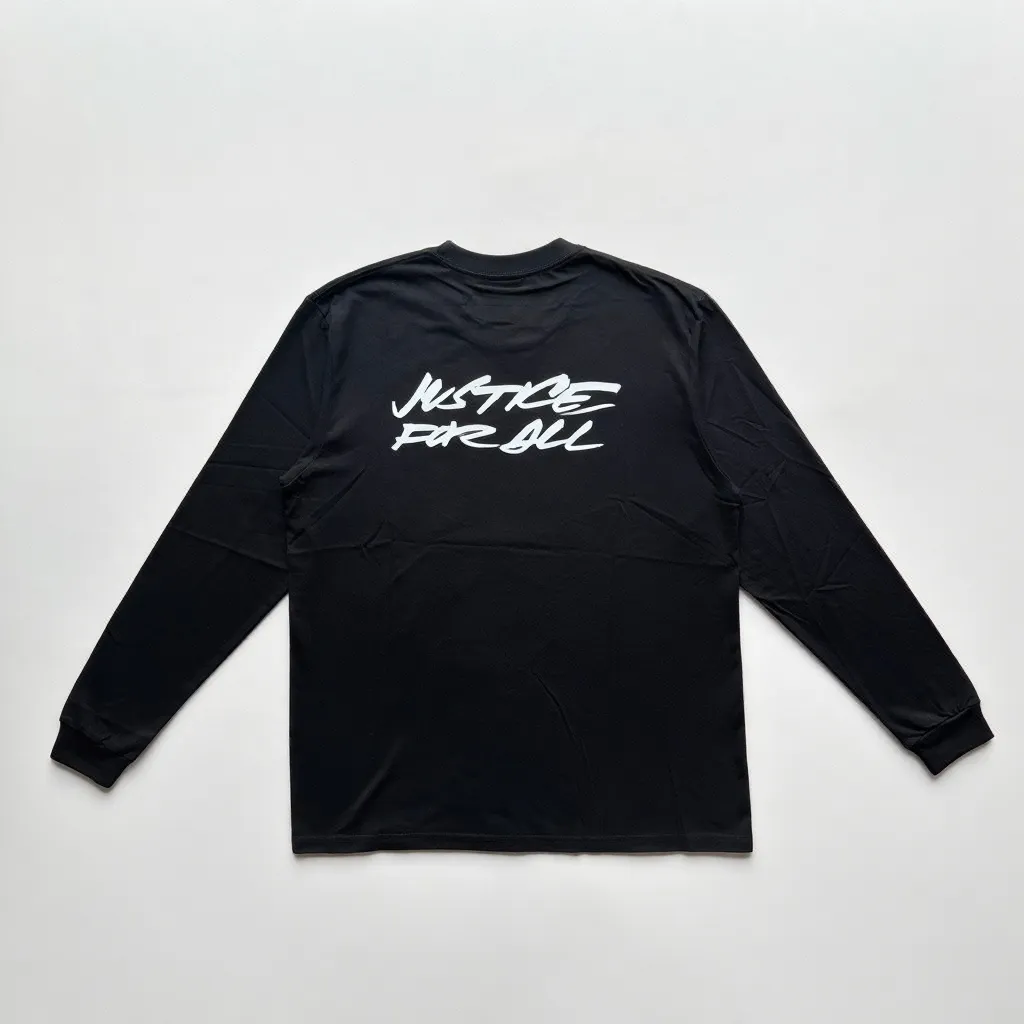 P140 Supreme Logo English letter printed round neck long-sleeved T-shirt, same style for men and women, using cylindrical seamless technology (original technology, there are no stitching bones on the side of the clothes, key points of identification) Fabric: All custom-woven and dyed, 280g weight, 100% cotton, cylindrical cloth, cylindrical cloth is knitted fabric woven with a cylinder loom, the needles are distributed in a cylindrical shape on the fuselage, the gray fabric is a large cylinder, it needs to be opened and shaped before further use That is, there are no slits on the sides of the clothes, and there is no washing label on the side of ordinary short-sleeved shirts. There is only one collar label behind the neck, so the shape is very correct and not easy to deform (color: black and white)