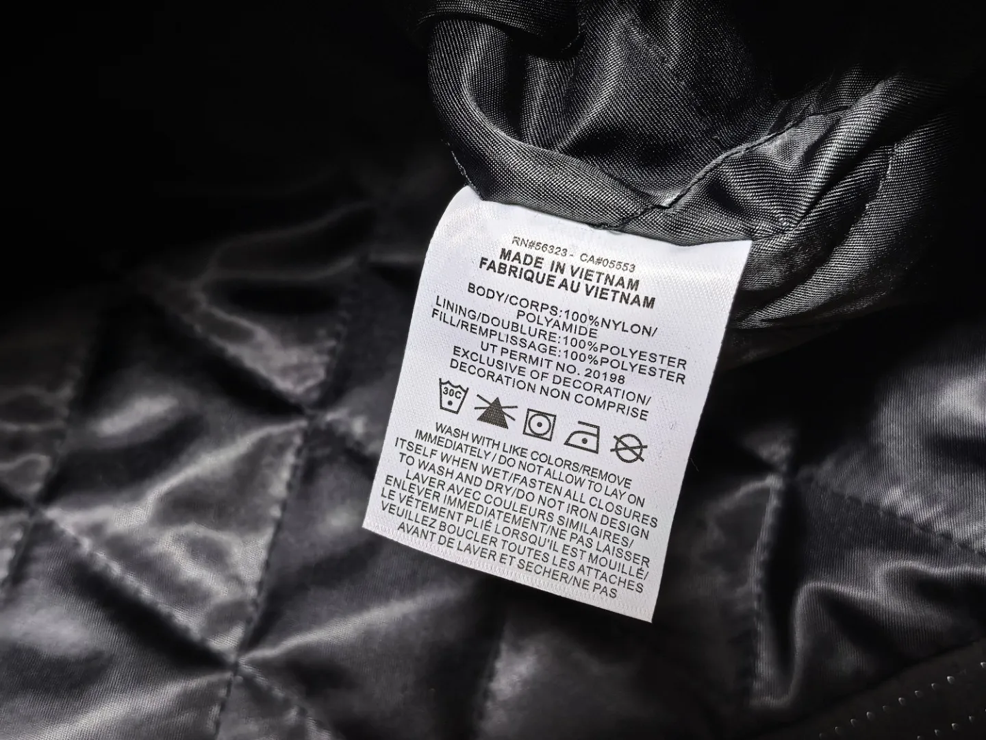 S626💰p600 top version Supreme 3. Sewing process: Twelve places of the whole garment are made of four-needle and six-thread boneless splicing technology. Processed by a senior foreign trade factory (ordinary factories cannot do it) 4. Customized ZP main label/wash water label/tag/zipper/packaging bag (equipped with an extra-large thickened handbag) Color: Black Gradient Size: S/M/L/XL