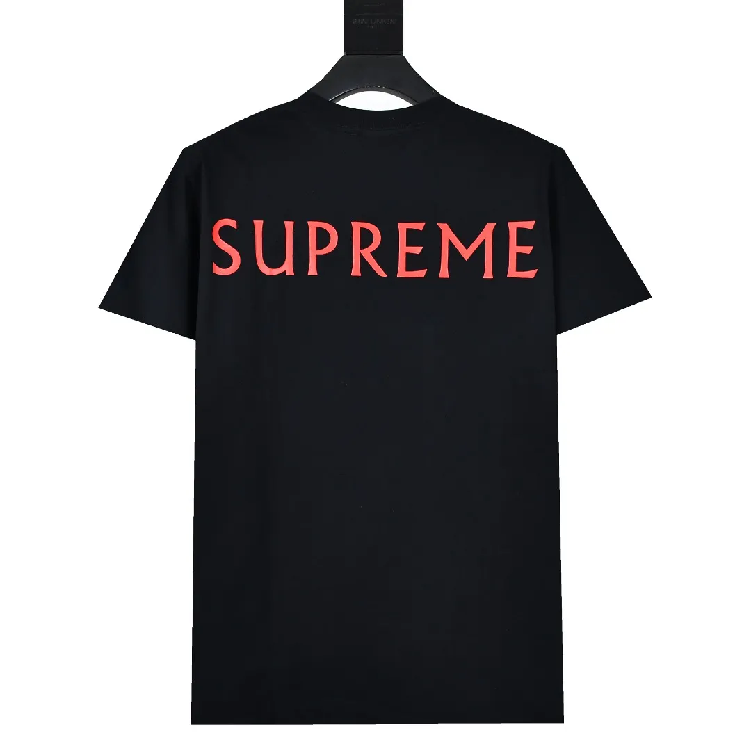 🅿️140 S195 top version Supreme 25ss Damien Hirst artist co-branded golden horned goat printed short-sleeved T-shirt. Refuse to look at pictures to make goods. Refuse to compare wrong versions. Use cylindrical seamless technology (original technology, there are no stitched bones on the side of the clothes, key points of identification) The fabrics are all custom-woven and dyed, 280g weight, 100% cotton, cylindrical fabric. Cylindrical fabric is a knitted fabric woven with a cylinder loom. The needles are distributed in a cylindrical shape on the fuselage. The gray fabric is a large cylinder, which needs to be opened and shaped before it can be used further. There are no slits on the side of the clothes, so there is no washing label on the side of ordinary short-sleeves. There is only one collar label behind the neck. The printing uses heat-setting ink printing imported from Belgium (different from conventional heat transfer printing on the market), also known as plastic ink, or self-adhesive ink. Its ingredients: mainly composed of polyvinyl chloride (PVC) and phthalates, including PVC, phthalates, and color fixing agents. , stabilizer, and thickener are mixed to form thermoset ink, which is not the digital direct printing marketed on the market. The printing texture of thermoset ink cannot be achieved by digital direct printing. The new triple collar label has a watermark anti-counterfeiting effect, a real anti-counterfeiting layer, and has a high probability of passing the approved version. The original packaging picture has a high probability of passing Size：S-XL