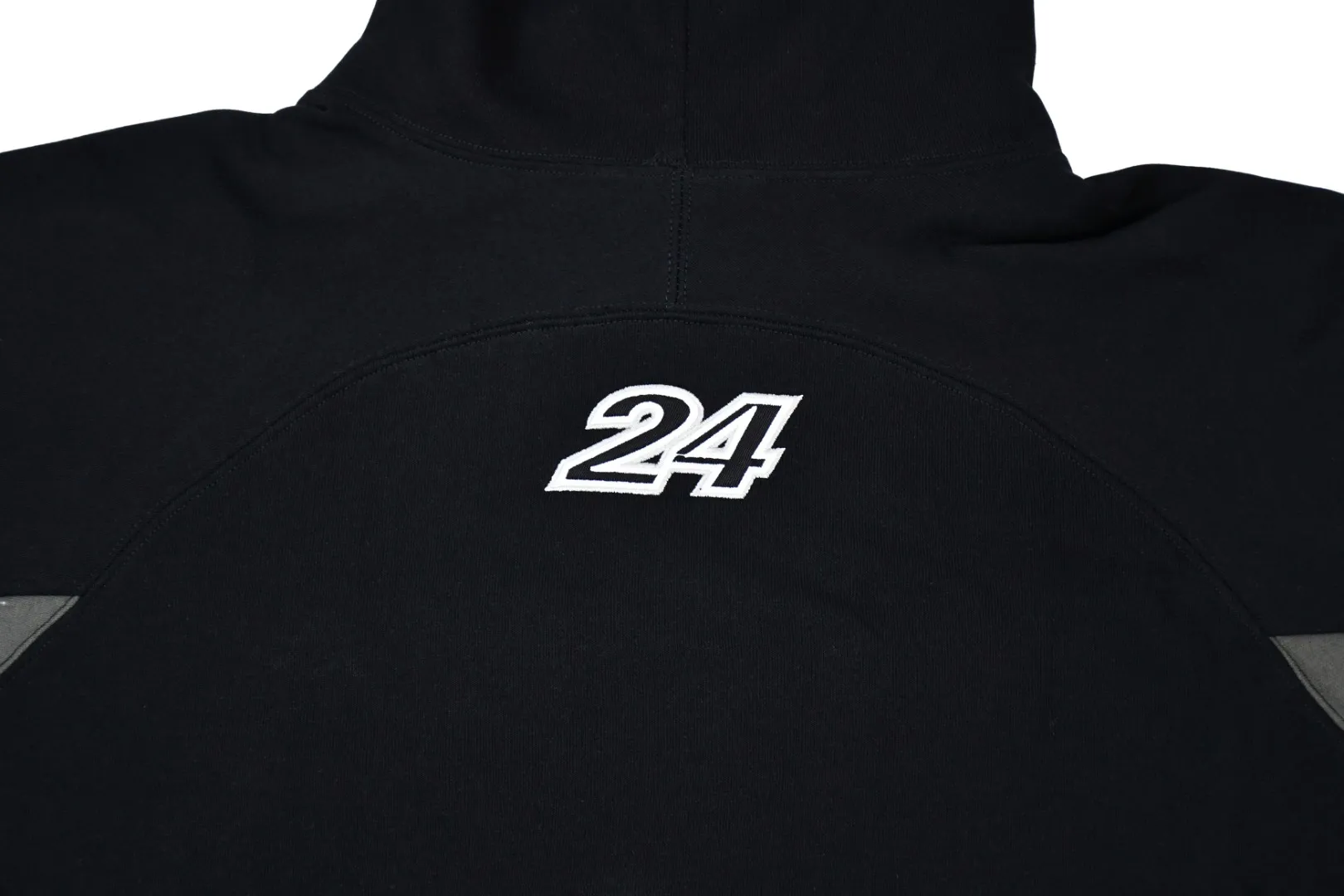 S596💰p400 top version Supreme 24fw DIYISION HOODED spliced embroidered logo sweatshirt 1. Fabric: ZP testing, custom weaving and dyeing, pure cotton 460G plus velvet main fabric, horizontal cutting, side stitching 520G 2X2 thread 2. Embroidery: Embroidery equipment, using Behringer BEKS-Y924 machine 3. Sewing process: Twelve places on the whole garment are made of four-needle and six-thread boneless splicing technology, processed by experienced foreign trade factories (ordinary factories cannot do it) 4. Hem and cuffs: all use 520G inelastic threads (low-end products use elastic threads to cause the hem and cuffs to appear wavy) 5. Customized ZP main label/wash mark/tag/packaging bag (equipped with an extra-large thickened handbag) Size: S~XL