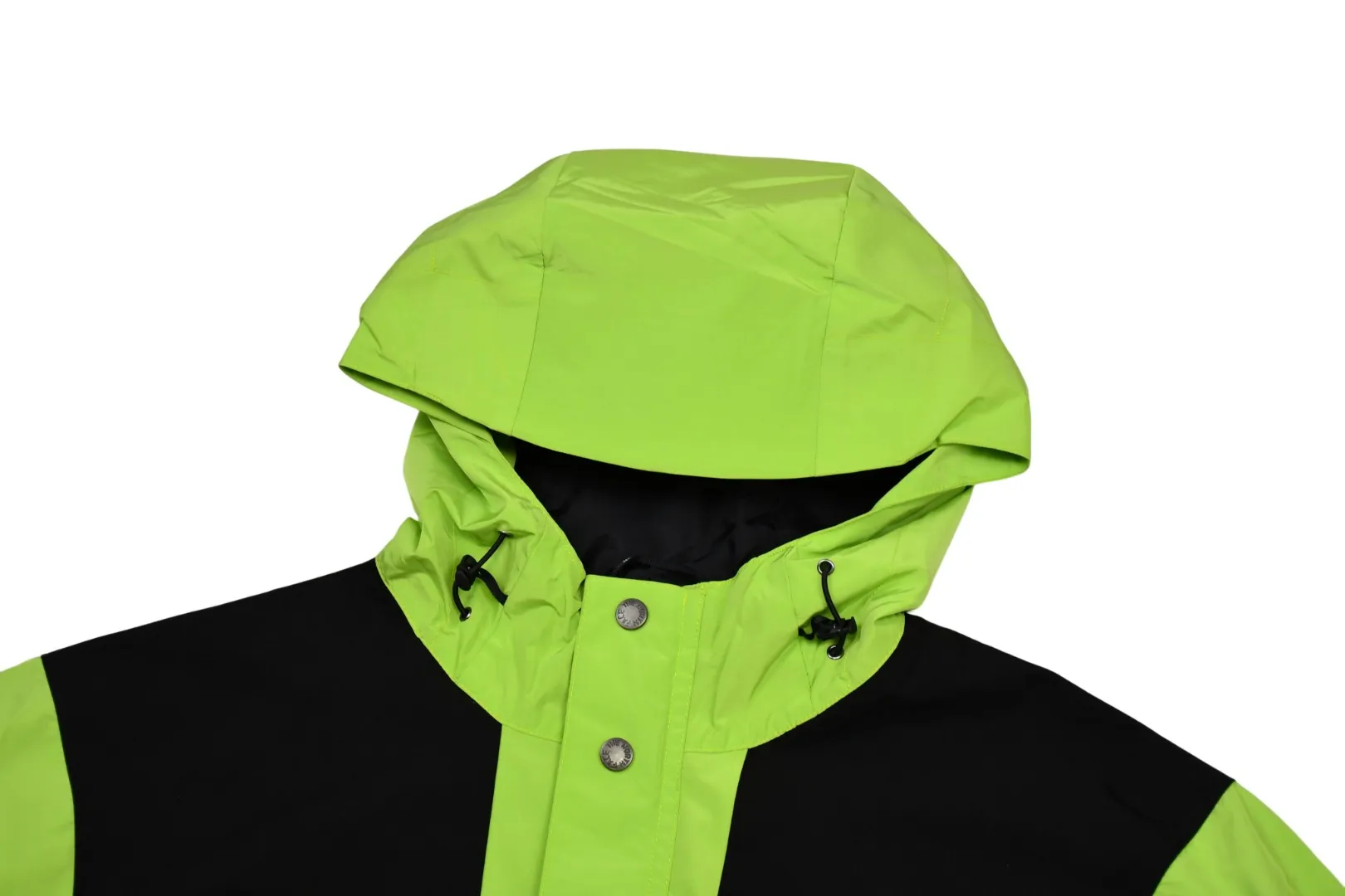 🅿️720 MX06 MAX/top version, exclusive quality on the entire network, ZP player-specified version, correct alignment in the entire frame, Supreme FW20 Week 10 x TNF S Logo Mountain, North Face Big S joint-branded jacket, correct alignment in the entire frame (alignment of the S letter and buttons, compare the front view of the official website by yourself), a true jacket, waterproof, windproof, breathable, and warm. There are a total of 8 YKK zippers, and the eight are divided into three different types of zippers/sliders, including placket, one No. 5 resin zipper, outer pockets and sleeves, four No. 3 resin zippers, three reverse-pull metal zippers inside, hidden zippers on both sides of the pockets and sleeves. Professional grade waterproof coating fabric, full body laminated professional waterproof coating, first-class waterproof effect, built-in thin velvet, excellent warmth and wind protection, and perfect breathability. Polyamide fiber component dispersed fuel printing red After the outer screen positioning and digital printing, the pieces were cut. More than 20 plates were opened, and the printing was cut and printed by size. Each size and each part required workers to cut according to the pattern. It was time-consuming and labor-intensive, and the labor cost was extremely high. Four-color inks were imported from Belgium. Automatic identification, a total of four sizes, the large S of the entire dress is complete, all counter-sewing, meticulous, embroidered R letter with elephant legs, embroidery is more full and exquisite, embroidery details are perfect, accessories, laser markings, etc. are all available S~XL