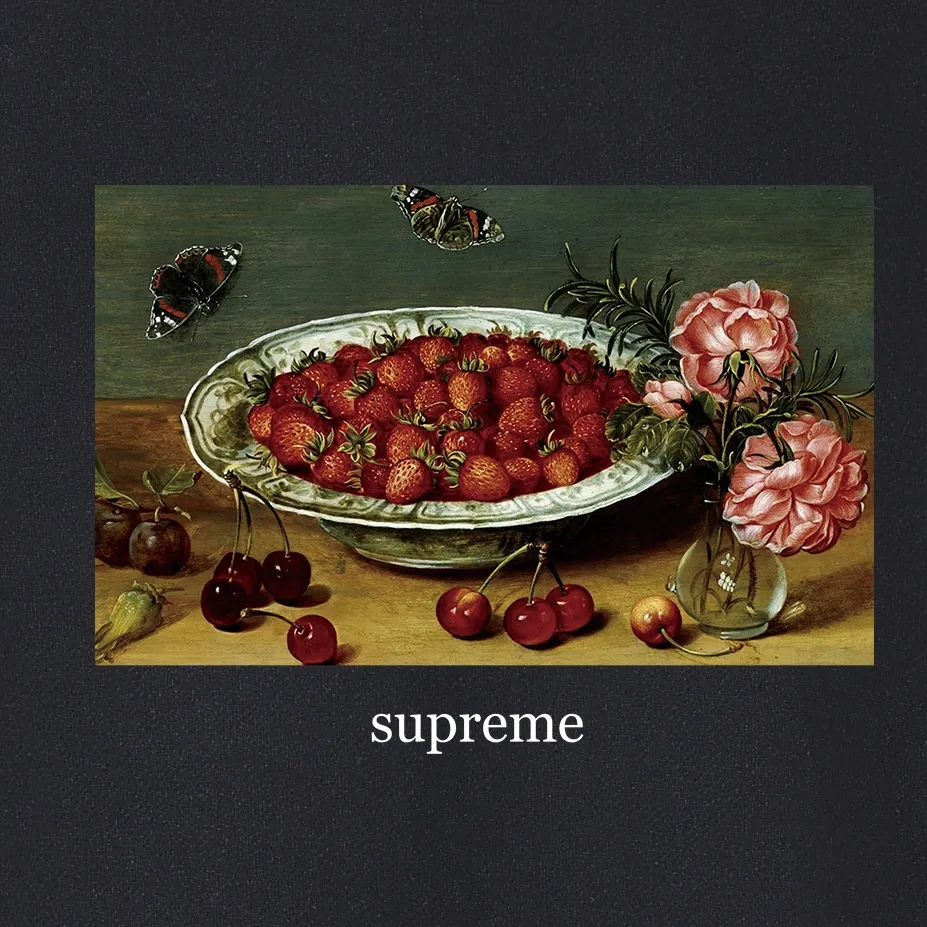 Style No. S1016 #terry p150💰 Velvet 160💰 Supreme SS23 Week9 STRAWBERRIES TEE Strawberry pattern printed round neck sweatshirt Made of 400 grams of large terry (drop shoulder large version) fabric, soft texture and no pilling Imported environmentally friendly printing glue The pattern is bright and three-dimensional Quality 💥Same style for men and women The upper body is trendy Color: black white gray Size: S M L XL XXL