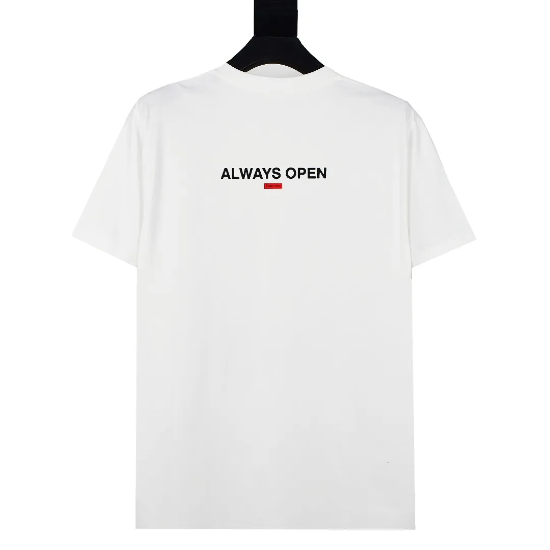 S144💰p140 Top version Supreme 22SS Gas Tee Iron Dollar Short Sleeve Round Neck T-shirt For those of us who focus on top Sup products, this short sleeve is naturally available. It adopts cylindrical seamless technology (the original technology has no gaps on the sides of the clothes, the key point of identification) The fabrics are all custom-woven and dyed, 280g weight, 100% cotton, cylindrical fabric. Cylindrical fabric is knitted fabric woven with a cylinder loom. The needles are distributed in a cylindrical shape on the fuselage. The gray fabric is a large cylinder that needs to be opened and shaped before it can be used further. There are no slits on the side of the clothes, so there is no washing label on the side of ordinary short-sleeves. There is only one collar label behind the neck. The printing is printed with thermosetting ink, also known as plastic. Ink, or self-adhesive ink, contains ingredients: mainly composed of polyvinyl chloride (PVC) and phthalates. PVC and phthalates, fixatives, stabilizers, and thickeners are mixed to form a thermal ink. Solid ink is not the digital direct printing advertised on the market. The printing texture of thermoset ink is something that digital direct printing cannot achieve. The collar label has a watermark anti-counterfeiting effect, a real anti-counterfeiting layer, a probability of passing the version, and a high probability of passing the original packaging picture. Size：S-XL