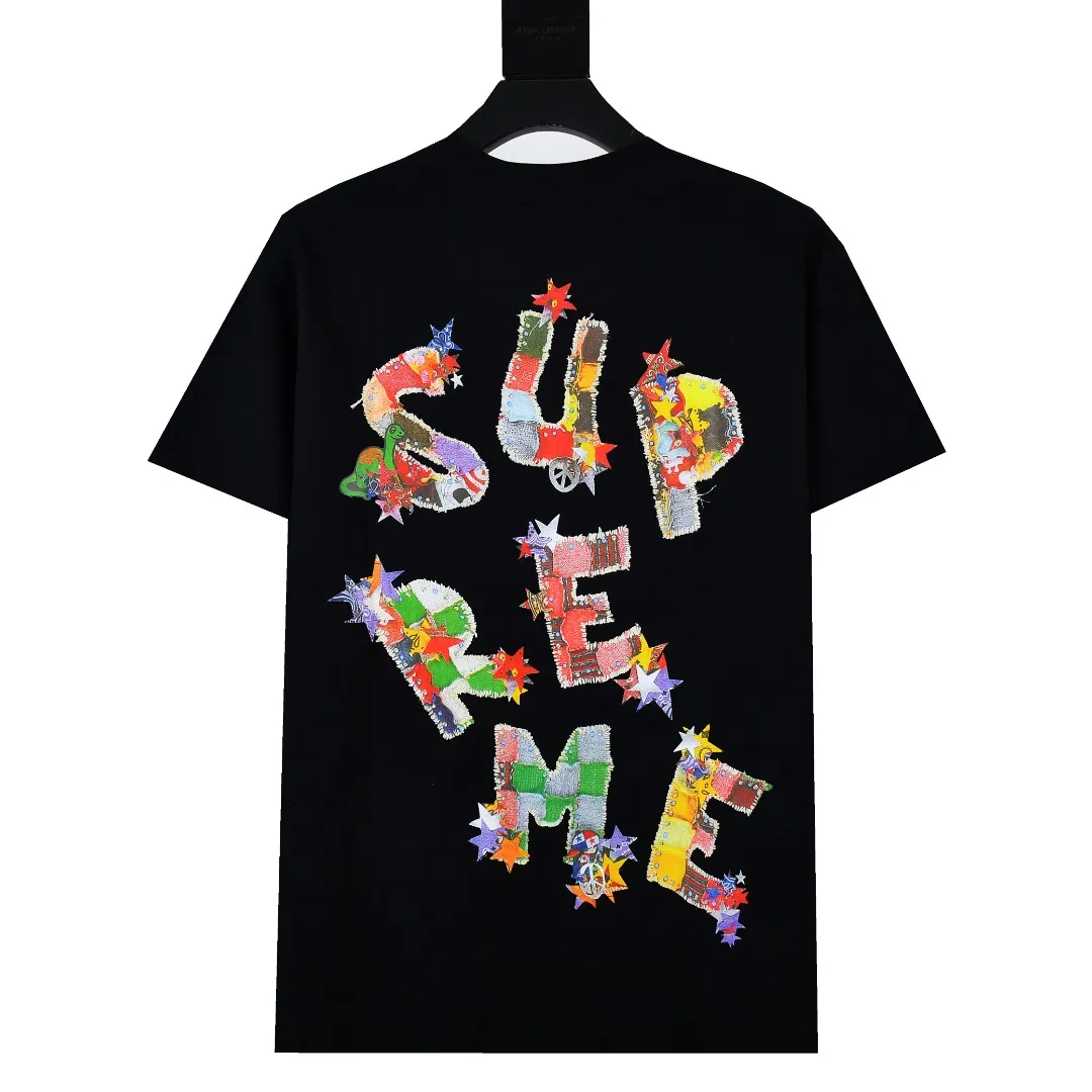 S350💰p140 Top version Supreme 24SS Patchwork Tee T-shirt with colorful logo letters printed on the back. Refuse to look at pictures to make products. Refuse to compare with wrong versions. Use cylinder seamless technology (original technology, there are no stitched bones on the side of the clothes, the key point of identification) The fabrics are all custom-woven and dyed, 280g weight, 100% cotton, cylindrical fabric. Cylindrical fabric is a knitted fabric woven with a cylinder loom. The needles are distributed in a cylindrical shape on the fuselage. The gray fabric is a large cylinder, which needs to be opened and shaped before it can be used further. There are no slits on the side of the clothes, so there is no washing label on the side of ordinary short-sleeves. There is only one collar label behind the neck. The printing uses thermosetting ink printing imported from Belgium (different from conventional heat transfer printing), also known as plastic ink, or self-adhesive ink. Its ingredients are: mainly composed of polyvinyl chloride (PVC) and phthalates. PVC and phthalates, solid color The thermosetting ink is composed of a mixture of agents, stabilizers, and thickeners. It is not the digital direct printing marketed on the market. The printing texture of thermosetting ink cannot be achieved by digital direct printing. The collar label has a watermark anti-counterfeiting effect, a real anti-counterfeiting layer, a version with a high probability of passing the inspection, and the original packaging picture has a high probability of passing the test. Size：S-XL