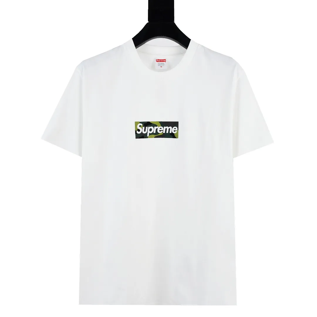 S304💰p140 Supreme 23fw camouflage BOX LOGO short-sleeved T-shirt. Refuse to look at pictures to make products. Refuse to compare with wrong versions. Use cylinder seamless technology (original technology. There are no stitched bones on the side of the clothes. Key points of identification) The fabrics are all custom-woven and dyed, 280g weight, 100% cotton, cylindrical fabric. Cylindrical fabric is a knitted fabric woven with a cylinder loom. The needles are distributed in a cylindrical shape on the fuselage. The gray fabric is a large cylinder, which needs to be opened and shaped before it can be used further. There are no slits on the side of the clothes, so there is no washing label on the side of ordinary short-sleeves. There is only one collar label behind the neck. The printing uses thermosetting ink printing imported from Belgium (different from conventional heat transfer printing), also known as plastic ink, or self-adhesive ink. Its ingredients are: mainly composed of polyvinyl chloride (PVC) and phthalates. PVC and phthalates, solid color The thermosetting ink is composed of a mixture of agents, stabilizers, and thickeners. It is not the digital direct printing marketed on the market. The printing texture of thermosetting ink cannot be achieved by digital direct printing. The collar label has a watermark anti-counterfeiting effect, a real anti-counterfeiting layer, a version with a high probability of passing the inspection, and the original packaging picture has a high probability of passing the test. Size：S-XL