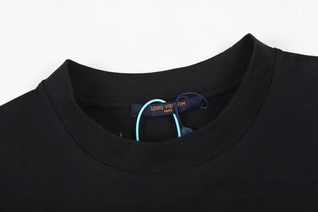 #S94 p110💰 1v 2023 new LV co-branded supreme round neck short-sleeved T-shirt with back logo on the back, custom dyed, very comfortable to the touch, super versatile and good-looking short-sleeved, complete with three labels, non-market ordinary version, feel free to compare, quality is absolutely guaranteed, size: S M L XL XXL