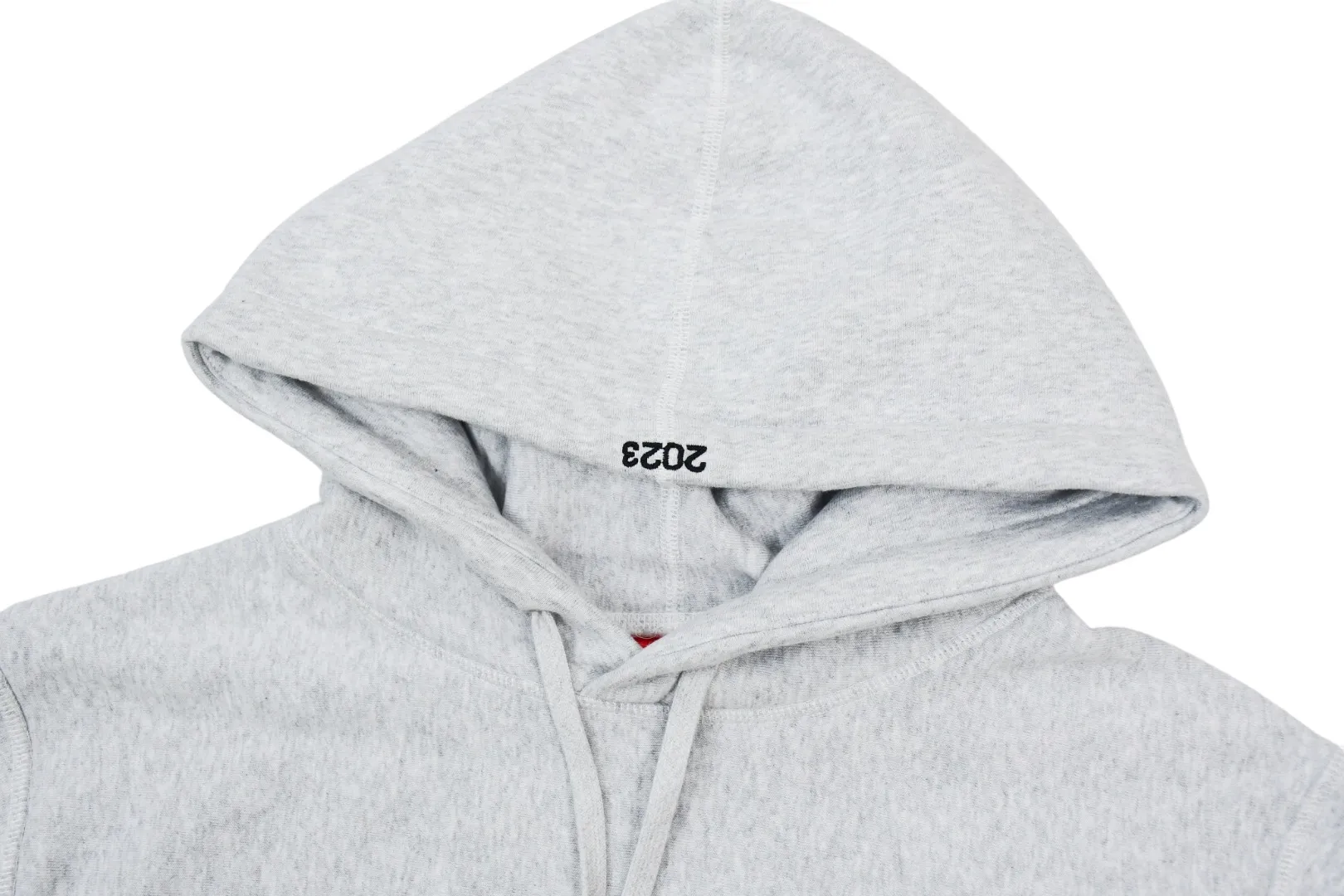 S526💰p320 Top version Supreme 23Fw Camouflage Box Logo Hooded hooded sweatshirt Hooded plus fleece sweatshirt For those of us who focus on top Supreme, the cross sweatshirt is naturally available. ZP purchase and pattern making operation 1. Fabric: ZP testing, custom weaving and dyeing, pure cotton 460G plus velvet main fabric, horizontal cutting, side stitching 520G 2X2 thread 2. Embroidery: The embroidery equipment is operated by BEHRINGER BEKS-Y924 machine (a level higher than Tajima embroidery machine). The embroidery thickness, saturation and size are all consistent. 3. Sewing process: The whole garment adopts four-needle and six-thread boneless splicing technology in twelve places. Processed by a senior foreign trade factory (ordinary factories cannot do it). 4. Hem and cuffs: all use 520G inelastic thread. (Low-end products use elastic threads to cause the hem and cuffs to appear wavy) 5. Customized ZP main label/wash water label/hangtag/packaging bag (equipped with an extra-large thickened handbag) Size: S~XL