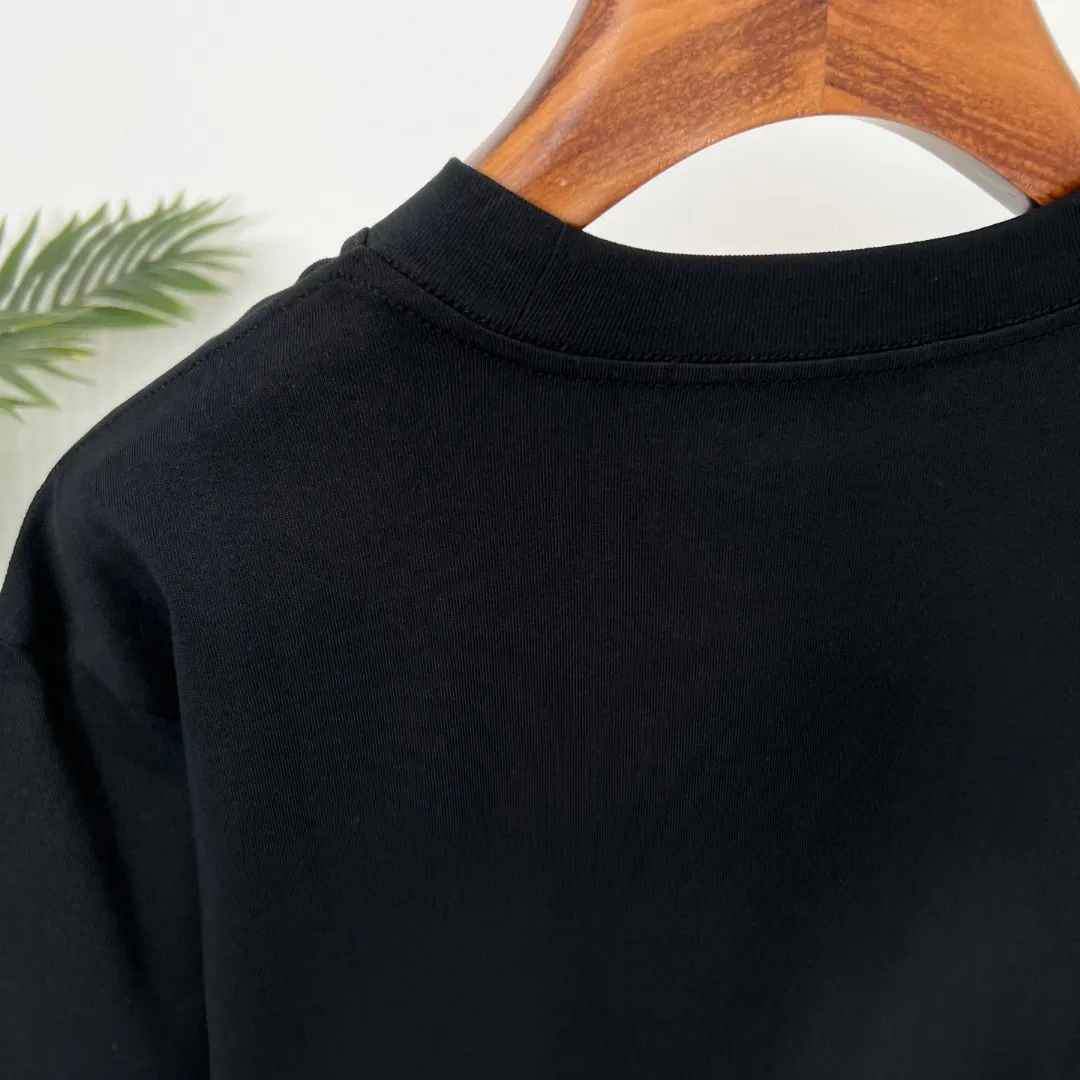 🅿️180 Supreme joint off short-sleeved T-shirt is made of 250g Salona fabric. The whole piece is made of three-needle five-thread technology. The neckline-shoulder seam-sleeve seam is double-threaded, which looks more three-dimensional and textured. The same craftsmanship as the authentic original, classic version. Feel free to compare zp. The whole piece is made of three-needle five-thread craftsmanship. The neckline-shoulder seam-sleeve seam is double-threaded, which looks more three-dimensional and textured. The craftsmanship is consistent with the authentic original version. Classic version. Color: black white Size: S M L XL XXL