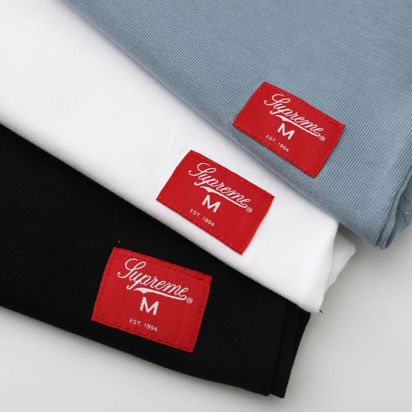 🅿️240 S292 SUPREME SS25 AFFILIATED L/S FOOTBALL TOP American size 8 Sanskrit font long-sleeved T-shirt Original quality, consistent details, knitted fabric, non-cotton fabric, good feel Color: black white Size: S M L XL (172 120 wear S) S Bust 55 Length 66 Shoulder width 47 Sleeve length 57 M Chest 57 Dress length 68 Shoulder width 48 Sleeve length 58 L Chest 59 Dress length 70 Shoulder width 49 Sleeve length 59 XL Chest 62 Dress length 72 Shoulder width 50 Sleeve length 60