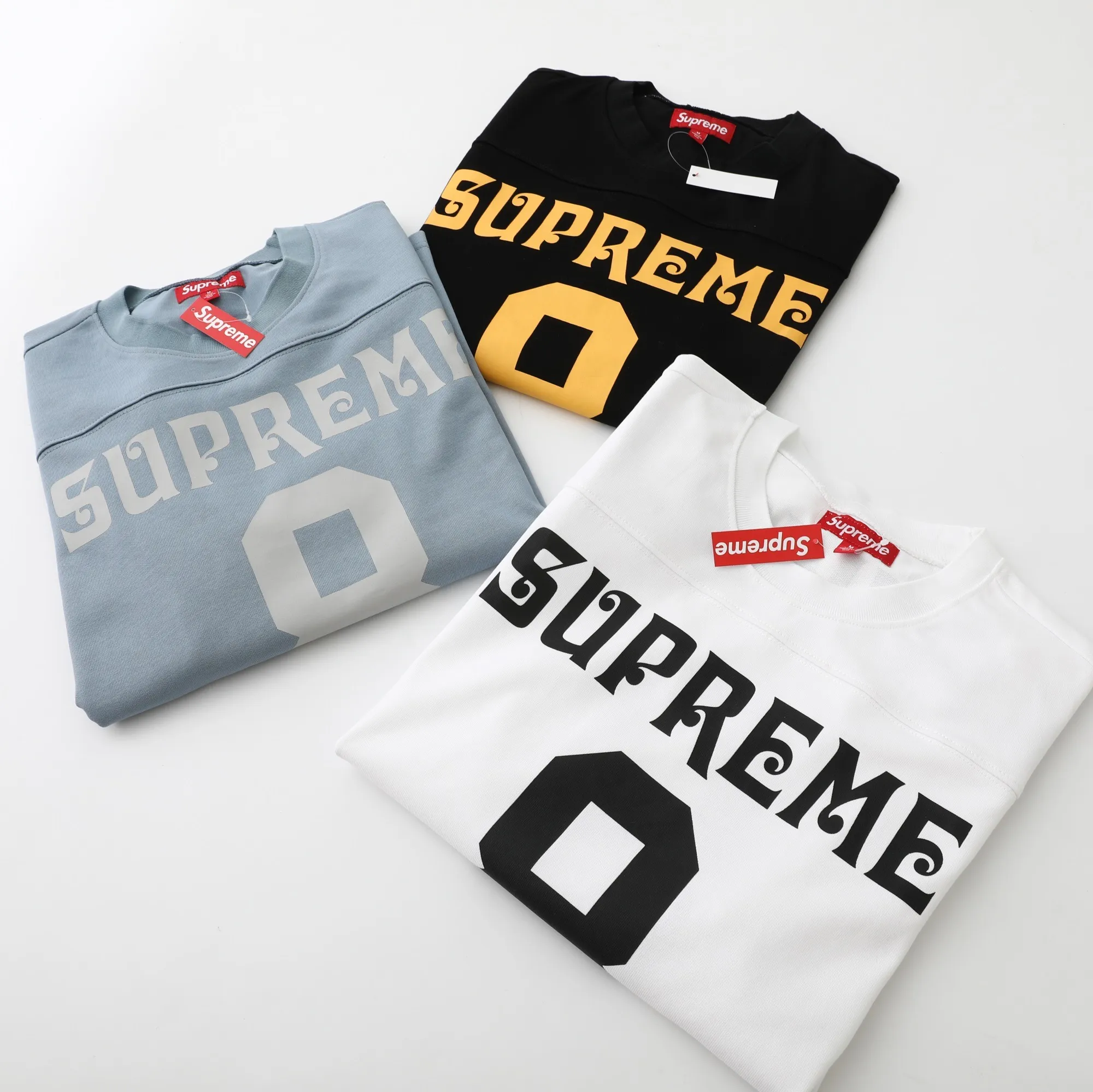 🅿️240 S292 SUPREME SS25 AFFILIATED L/S FOOTBALL TOP American size 8 Sanskrit font long-sleeved T-shirt Original quality, consistent details, knitted fabric, non-cotton fabric, good feel Color: black white Size: S M L XL (172 120 wear S) S Bust 55 Length 66 Shoulder width 47 Sleeve length 57 M Chest 57 Dress length 68 Shoulder width 48 Sleeve length 58 L Chest 59 Dress length 70 Shoulder width 49 Sleeve length 59 XL Chest 62 Dress length 72 Shoulder width 50 Sleeve length 60