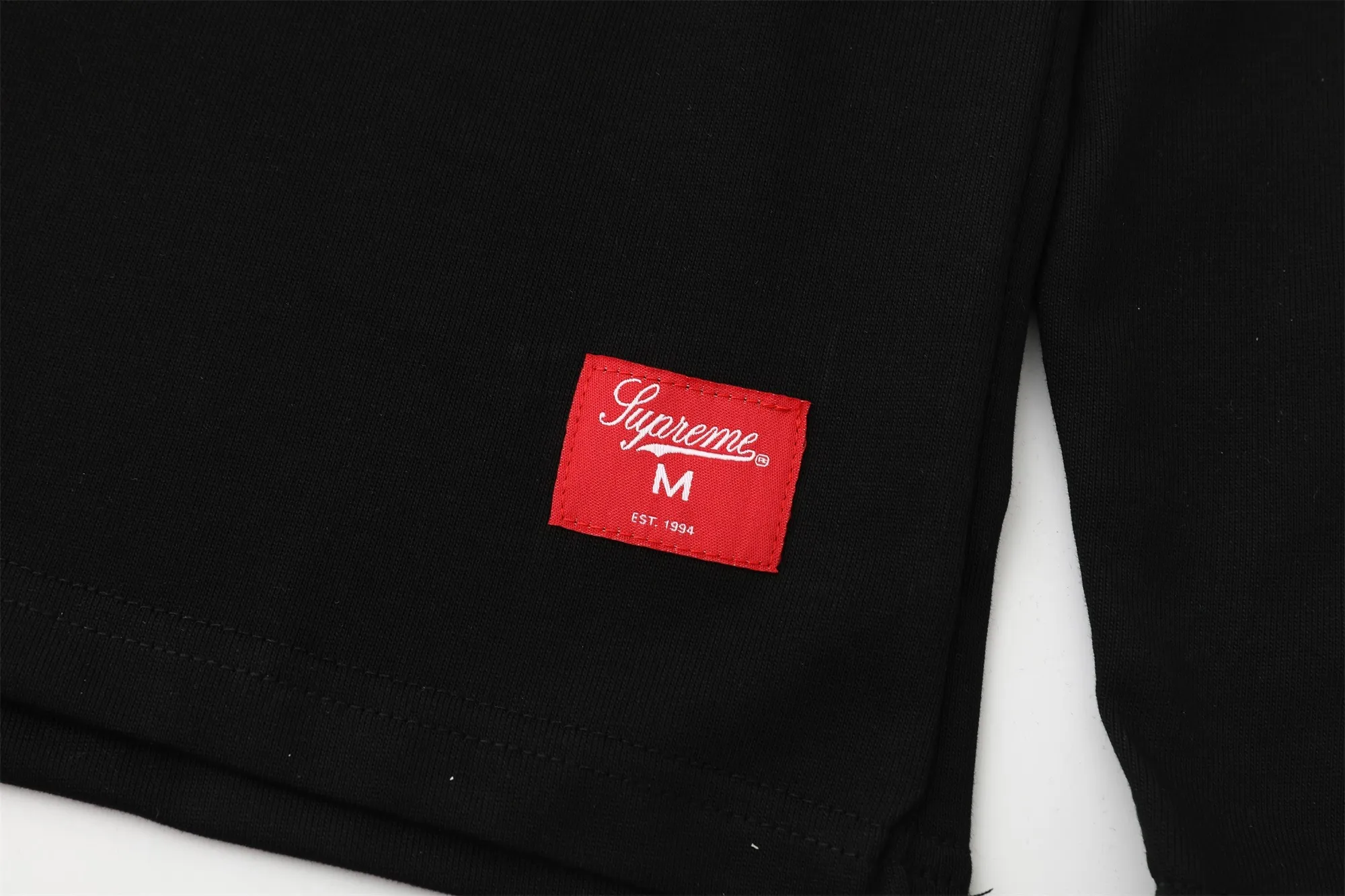 🅿️240 S292 SUPREME SS25 AFFILIATED L/S FOOTBALL TOP American size 8 Sanskrit font long-sleeved T-shirt Original quality, consistent details, knitted fabric, non-cotton fabric, good feel Color: black white Size: S M L XL (172 120 wear S) S Bust 55 Length 66 Shoulder width 47 Sleeve length 57 M Chest 57 Dress length 68 Shoulder width 48 Sleeve length 58 L Chest 59 Dress length 70 Shoulder width 49 Sleeve length 59 XL Chest 62 Dress length 72 Shoulder width 50 Sleeve length 60