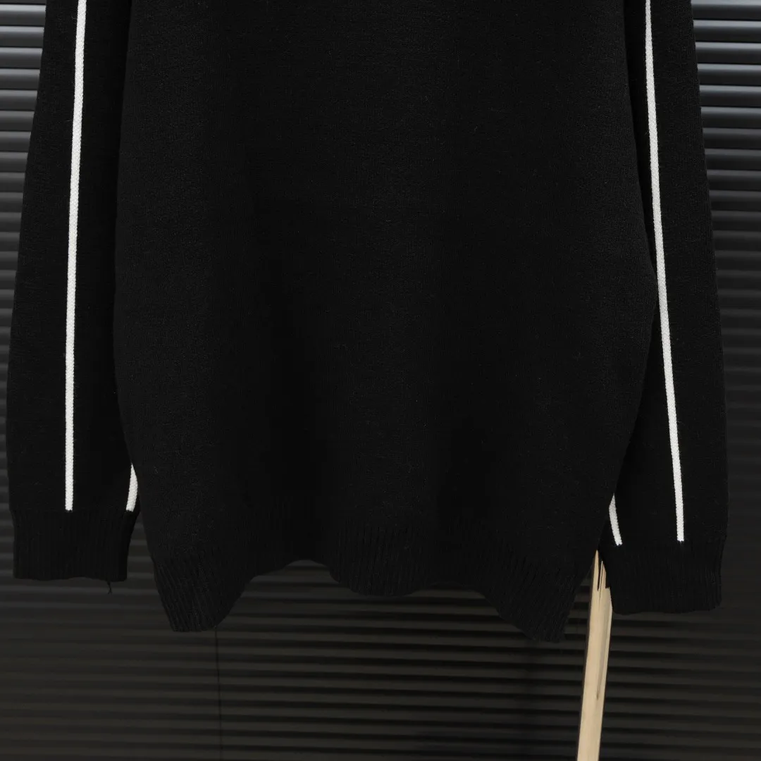 P300 Style: SUPREME unicorn arm knitted long-sleeved sweater Size: S-XXL Fabric: Wool blend Accessories: Full set of customized original accessories No gender distinction, same style for men and women