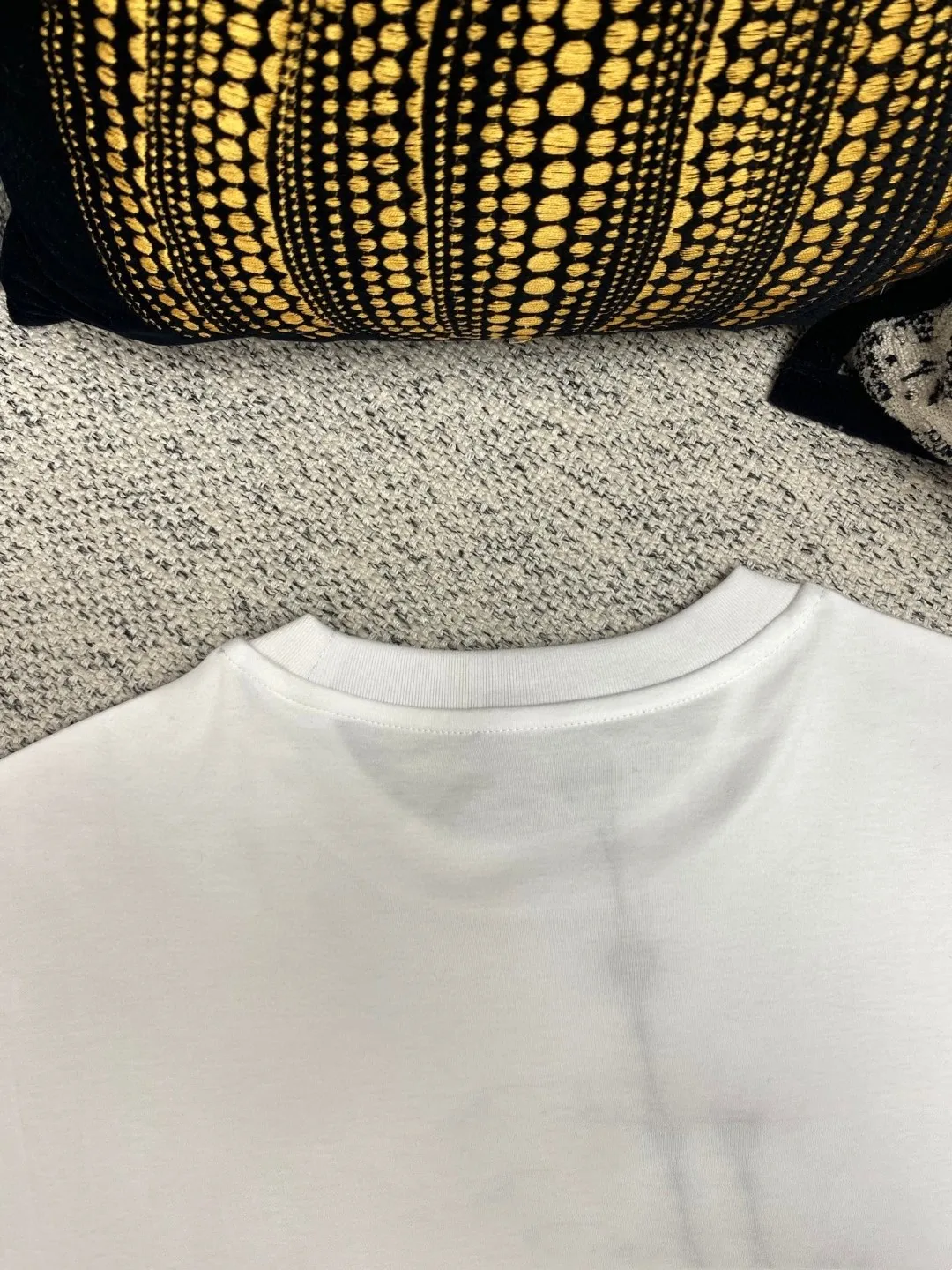 🅿️180 Supreme joint off short-sleeved T-shirt is made of 250g Salona fabric. The whole piece is made of three-needle five-thread technology. The neckline-shoulder seam-sleeve seam is double-threaded, which looks more three-dimensional and textured. The same craftsmanship as the authentic original, classic version. Feel free to compare zp. The whole piece is made of three-needle five-thread craftsmanship. The neckline-shoulder seam-sleeve seam is double-threaded, which looks more three-dimensional and textured. The craftsmanship is consistent with the authentic original version. Classic version. Color: black white Size: S M L XL XXL