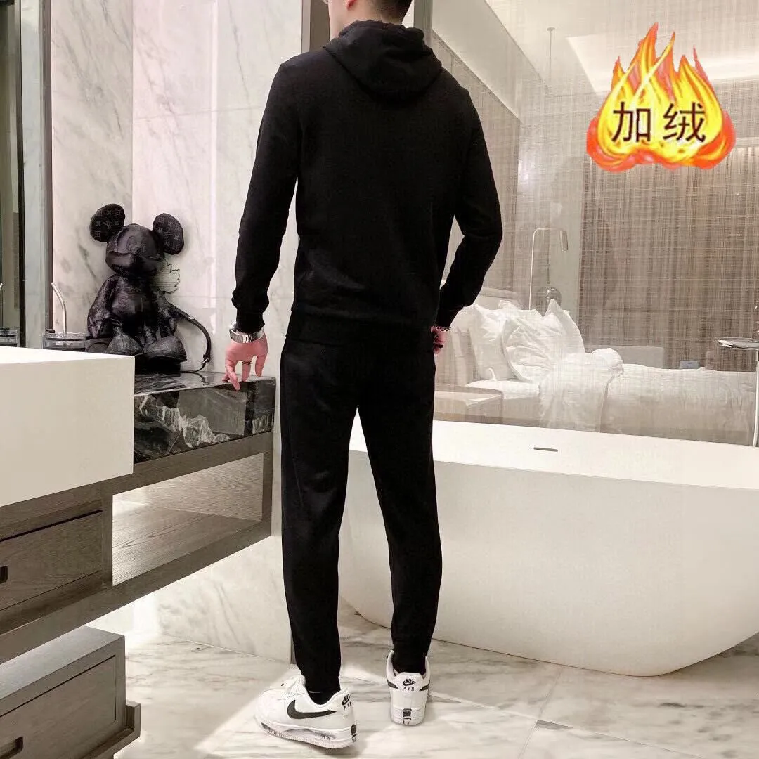 🅿️420 brand [Zegna] (velvet and thickened) 2025 spring new product, celebrities’ favorite fashion-flavored casual suit, clean and neat tailoring, full of urban style. Made of high-quality customized fabrics, the inner warmth is excellent, the hand feels soft and dry, and the upper body effect is crisp and stylish. The three-dimensional cutting process and the pattern are all of high standards, and the silhouette version has the right benefits! It is not tight at all, and you feel good when you wear it. So many top-quality raw materials create high-end products with unparalleled value. It is the first choice for high-end fashion people. (Size: M-4XL can wear up to 200 pounds)