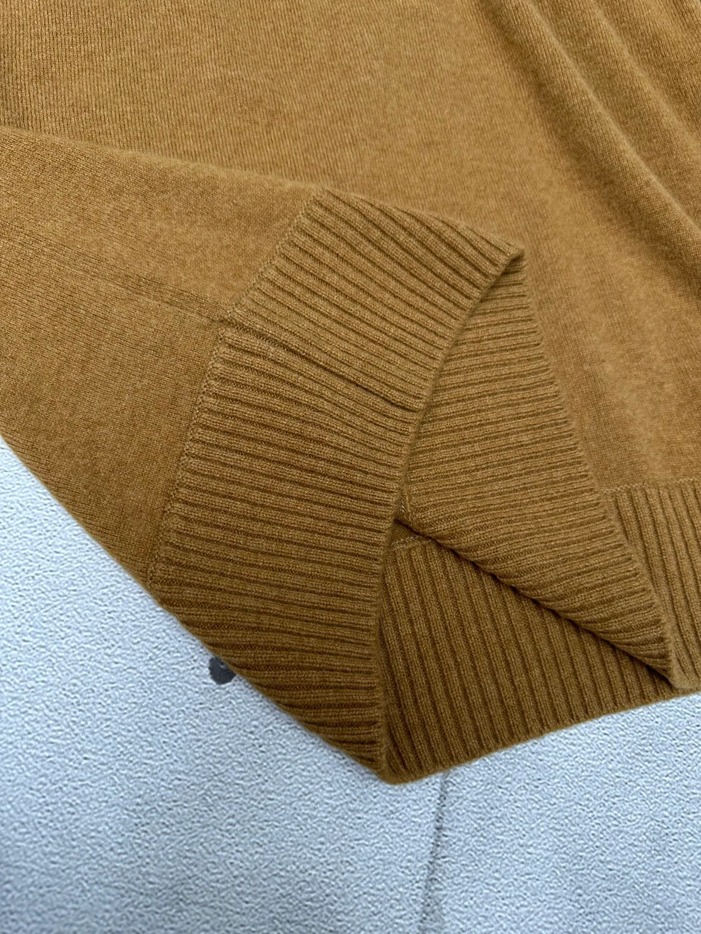 🅿️610 ZEGNA ginger knitted sweater, classic business casual design, stand-up collar and three-button placket. Made of high-quality knitted fabric, the vertical stripe texture is outstanding, crisp and stylish. The ribbed cuff design is simple and elegant. Brand new and authentic, complete with tags. Suitable for autumn and winter, versatile for business and leisure.  Size: S M L XL