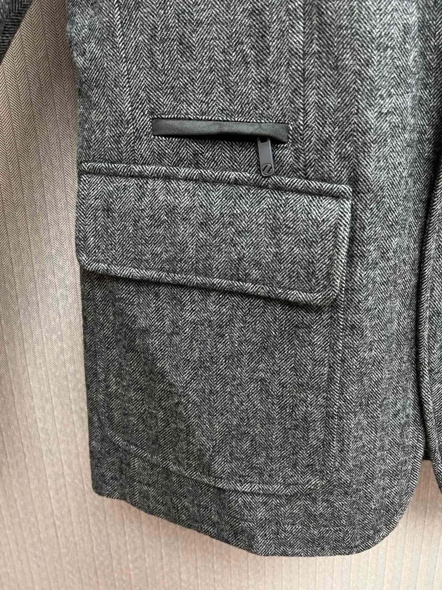 🅿️1140 Ermenegildo Zegna 25ss new autumn and winter men's small waist pocket design herringbone wool blend two-button business casual blazer Size: M.L.XL.XXL.XXXL.