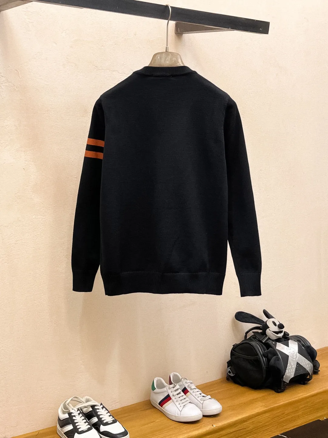 🅿️440 【Zegna】Autumn and winter classic lapel sweater, in full condition! ! ! Wool blended fabric, the latest model in 2025, golden ratio! ! Slim-fitting soft gold, versatile and practical item, the combination and practicality are extremely powerful, simple and elegant, and classy! To create your own style, it is highly recommended to buy it in two colors. The standard slim fit tailoring process is suitable for both young and old men. It is knitted from wool and will not cause any discomfort! While keeping warm, it is stylish, textured and wearable, and the classic logo with contrasting colors on the chest feels in place! ! Recommended for regular customers! ! Size M-3XL (maximum wear: 190 pounds)