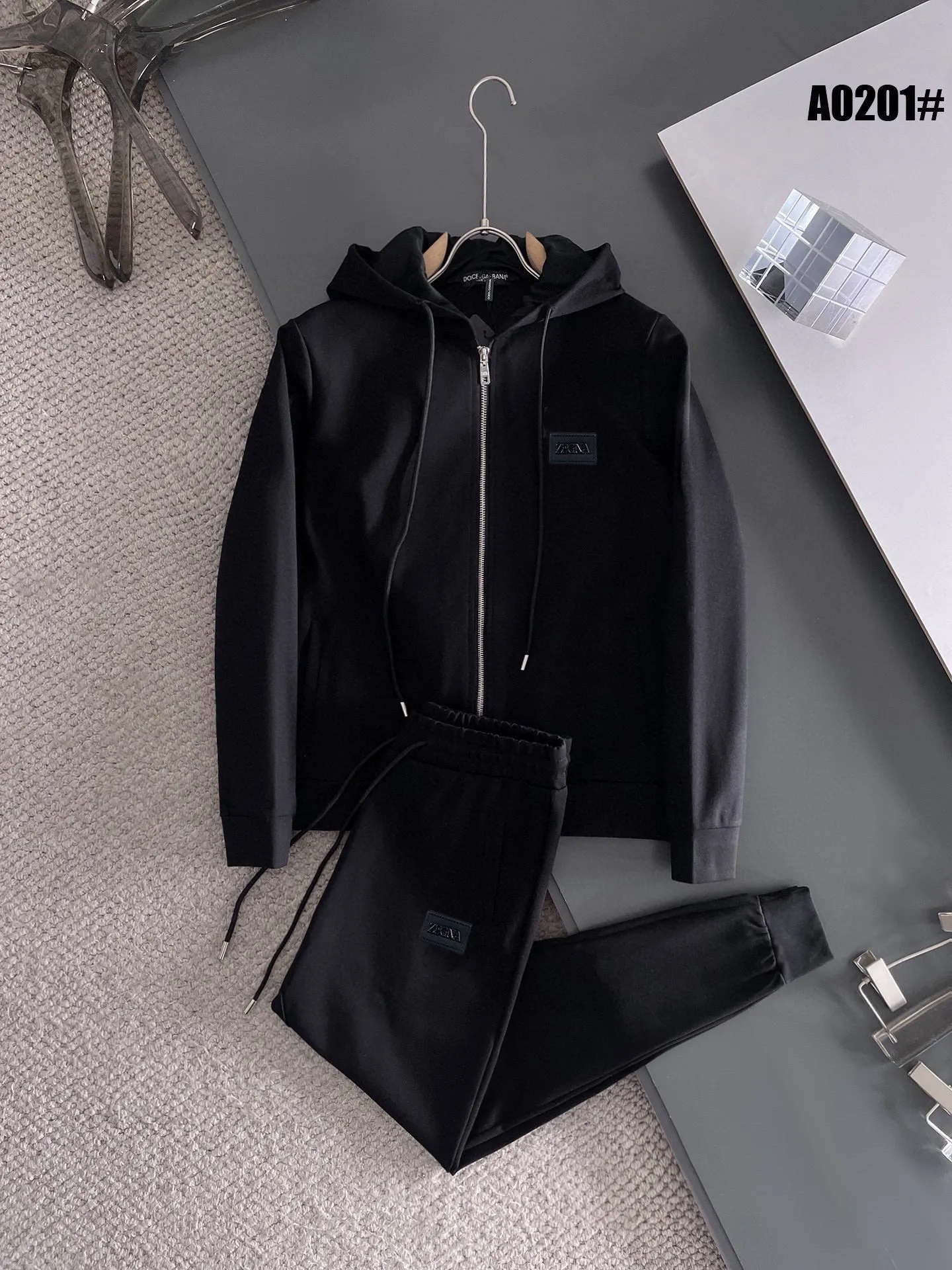 🅿️420 [Zegna] (Gospel for Fatty) hot-selling suit is coming. Focus on the original version of the official website. 2025 new hot-selling cardigan and sweatshirt suit. The original order is the best. 🇭🇰The meticulous work of top designers is dedicated to a fitting and perfect upper body effect. All-natural high-quality Roman cotton 100%, close-fitting comfort, noble and elegant! Original hardware embodies elegance and nobility! Counter size: M-5XL (maximum wear up to 220 pounds)