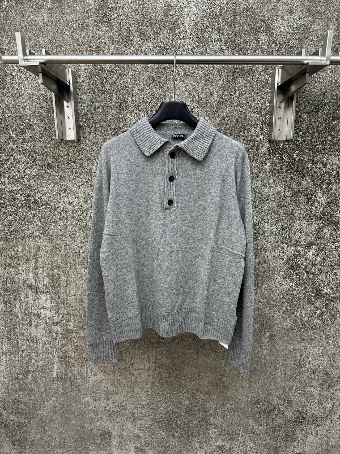 🅿️610 ZEGNA ginger knitted sweater, classic business casual design, stand-up collar and three-button placket. Made of high-quality knitted fabric, the vertical stripe texture is outstanding, crisp and stylish. The ribbed cuff design is simple and elegant. Brand new and authentic, complete with tags. Suitable for autumn and winter, versatile for business and leisure.  Size: S M L XL