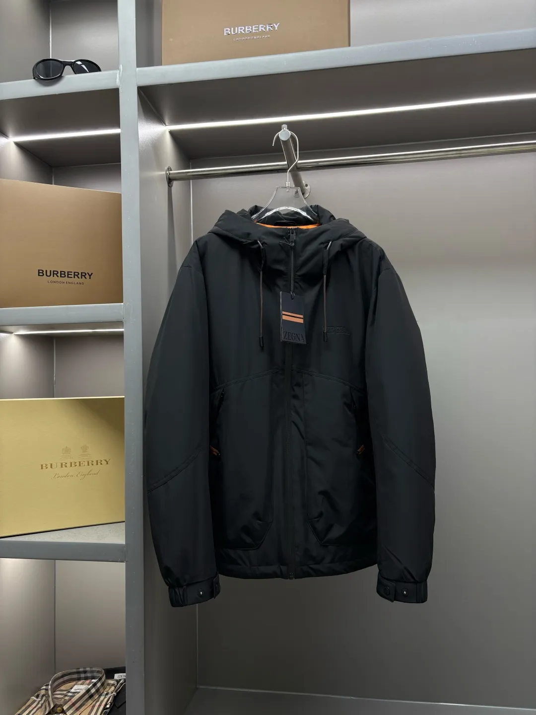 🅿️1040 Zegna's new letter-embossed down jacket. Zegna's down jacket combines classic British design with modern technological thermal insulation technology to redefine the luxury winter dressing experience.  · Filled with top-grade imported white duck down, light and fluffy, locking in every degree of body temperature · Imported waterproof fabric, windproof and water-repellent, no fear of wind and snow challenges · Three-dimensional tailoring, eliminating bulk, showing an elegant figure · Authentic details are evident: counter-customized metal buckles, hidden pocket design, classic letter embossed pattern This winter, let warmth and grace go hand in hand. Whether commuting in the city or strolling in the countryside, a Zegna down jacket can build a mobile gentleman's fortress for you.  Size: M-XXXL Color: black beige