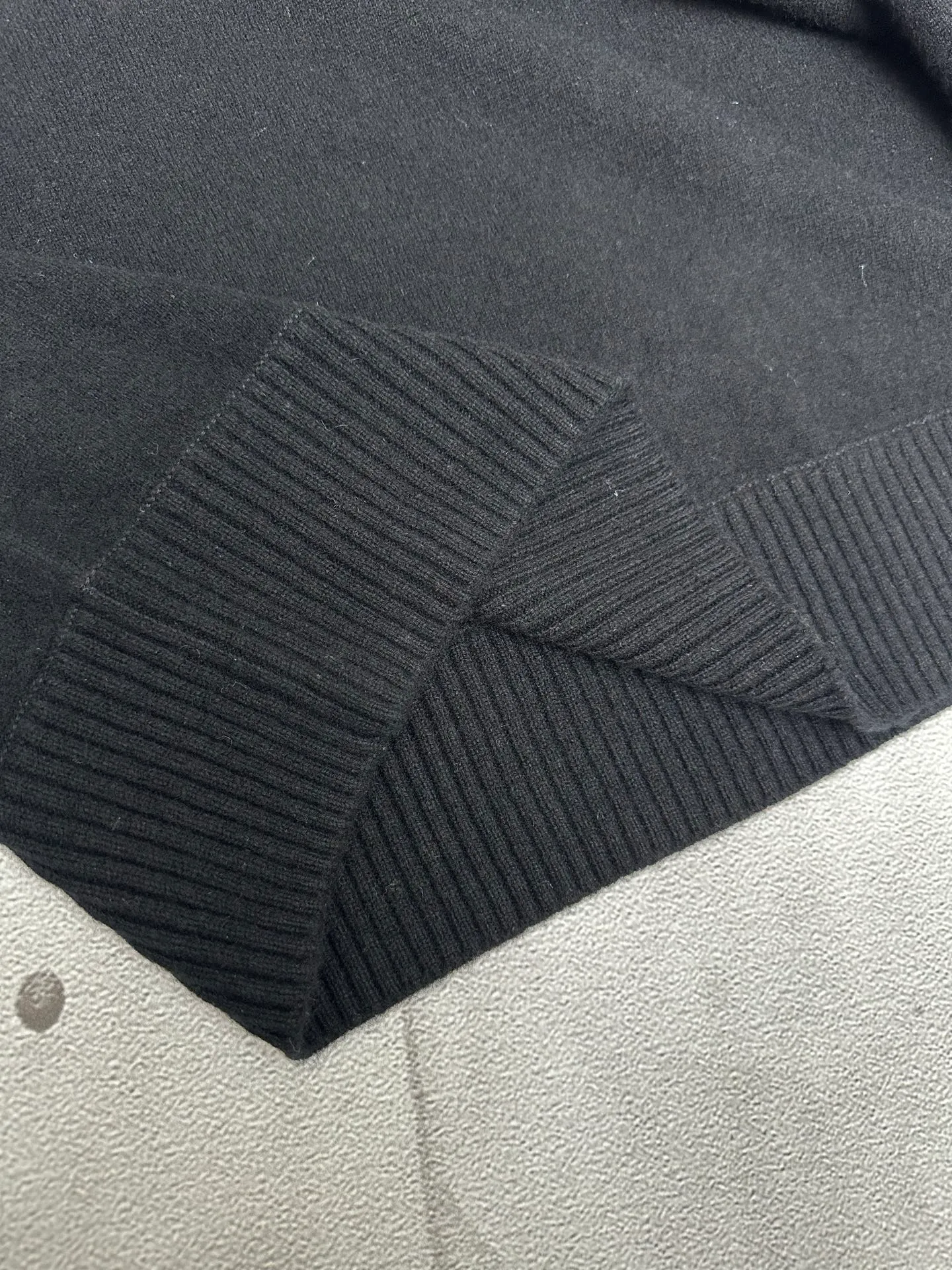 🅿️610 ZEGNA ginger knitted sweater, classic business casual design, stand-up collar and three-button placket. Made of high-quality knitted fabric, the vertical stripe texture is outstanding, crisp and stylish. The ribbed cuff design is simple and elegant. Brand new and authentic, complete with tags. Suitable for autumn and winter, versatile for business and leisure.  Size: S M L XL