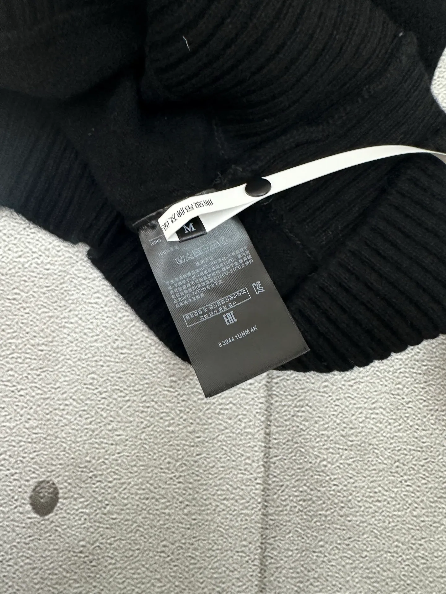🅿️610 ZEGNA ginger knitted sweater, classic business casual design, stand-up collar and three-button placket. Made of high-quality knitted fabric, the vertical stripe texture is outstanding, crisp and stylish. The ribbed cuff design is simple and elegant. Brand new and authentic, complete with tags. Suitable for autumn and winter, versatile for business and leisure.  Size: S M L XL