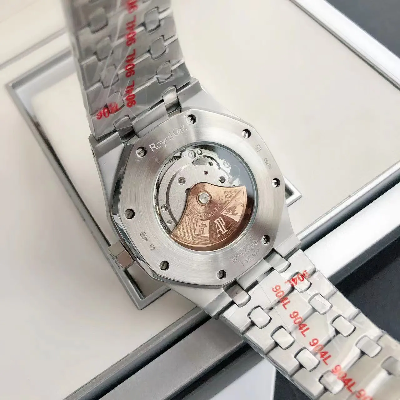 【High-end replica】💰1300! 【Customized all-in-one machine】💰1720! The 2024 newly upgraded Audemars Piguet 15400 series watch with diamond ring, as the most classic model of the Royal Oak series, has three hands and date display, unabashedly and vividly showing the luxurious and sporty atmosphere of the 15400 series. [Movement] GD products still adhere to the high cost performance and use 💯 brand new original Japanese imported Citizen 9015 automatic mechanical movement with zero repair, and correct the original movement top [Case] The case is made of 316 stainless steel with flawless white lines and clear and smooth lines. The ring is hand-inlaid with Swarovski crystal diamonds. The octagonal ring is equipped with eight screws and the bezel is bright and eye-catching. The size is 41mm/12mm. [Literature] The large checkered text is filled with fluorescent powder. It has a bright color and sharp contrast in the sun. The scale is filled with exclusive luminous light, which absorbs light quickly and has high durability. [Bracelet] 904L stainless steel strap with three-fold push-button buckle