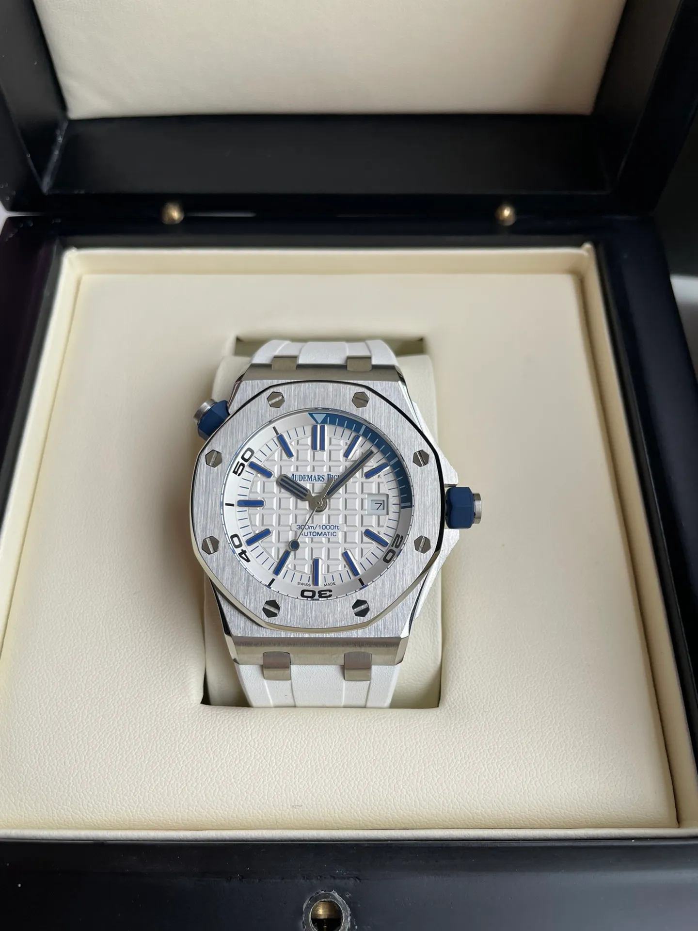 【High-end replica】💰1160 【Top-level replica】💰3440! Audemars Piguet 15710ST.OO.A002CA.01 Royal Oak Offshore Men's Mechanical Watch, size 42MM14MM, with replica original Cal.3️⃣1️⃣2️⃣0️⃣ fully automatic mechanical movement, anti-glare treated sapphire💎 crystal glass, imported 316 stainless steel case Paired with imported rubber strap, original pin buckle, people-friendly version, super high quality, super A workmanship, not ordinary goods in the market, good value for money, a must-have artifact for tough guys. After multiple processes of polishing and frosting, the unique octagonal bezel finally expresses sharp and angular lines. Audemars Piguet's entry-level watch is highly recommended! ! ! It takes a long time to present the most exquisite watches to all watch lovers!