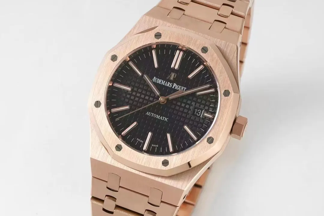 [Original order quality]💰1240! 【Top Replica】💰3700! Audemars Piguet AP Royal Oak Series 15400 is equipped with a customized ultra-thin 9015 modified Cal.3120 fully automatic movement, plaid dial, double-sided sapphire glass, upgraded to the same buckle as the original, diameter 41 mm x 10 mm, the strongest AP replica version on the market! A work of ingenuity worthy of your appreciation!