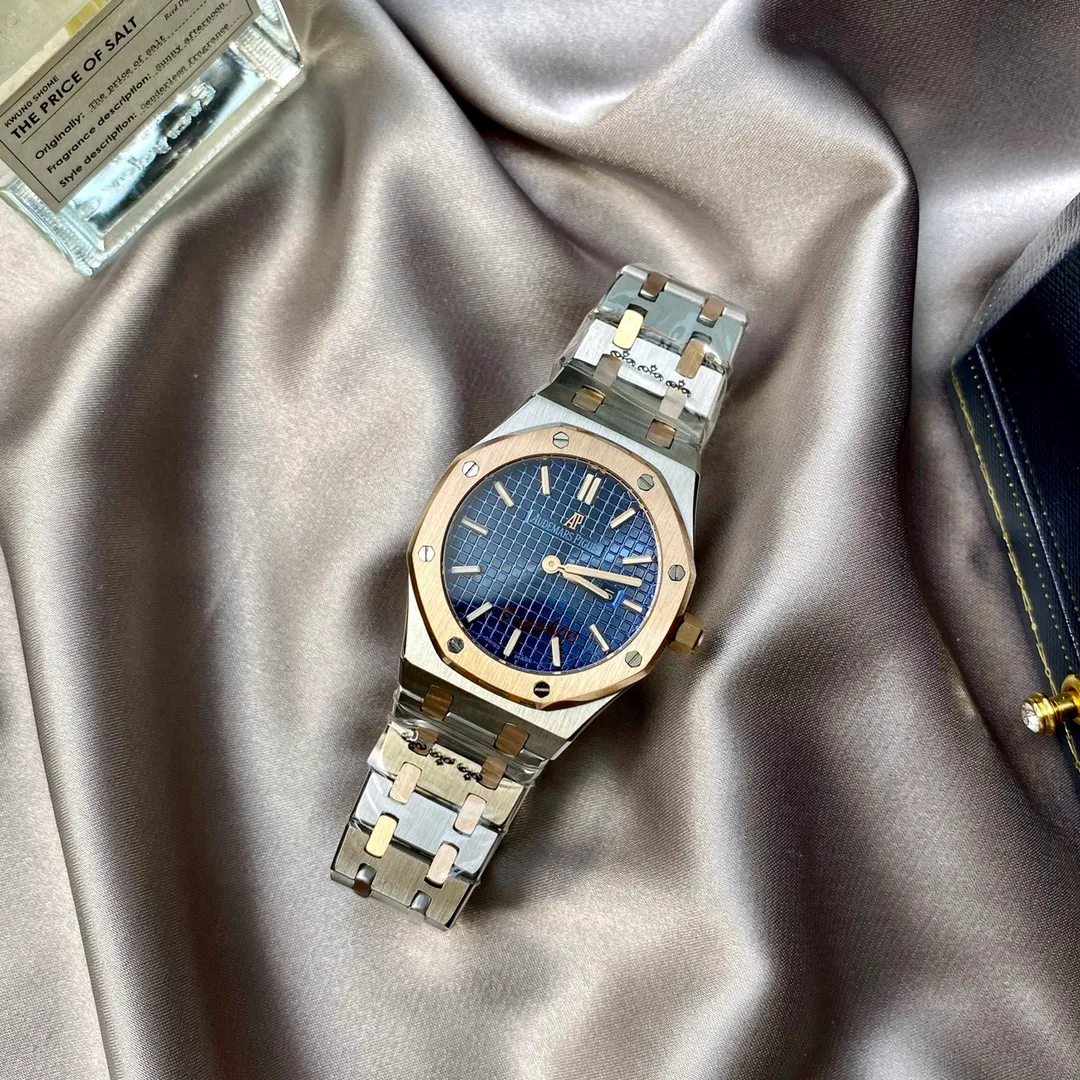 【Foreign trade import】💰920! Audemars Piguet Audemars Piguet Lady Tapisserie's new design and plaid decoration give the Royal Oak Offshore series watches. Made of 316 fine steel, the hour mark area of ​​the dial is decorated with exquisite circular patterns, creating a light and dark contrast effect. It caters to the modern pursuit of the trend of large-diameter women's watches and creates a more heroic side of women. It is sparkling and full of texture, highlighting the best classic among dynamic women's models! !