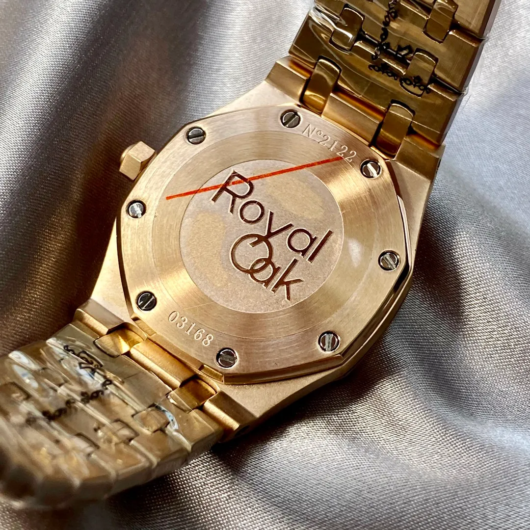 【Foreign trade import】💰920! Audemars Piguet Audemars Piguet Lady Tapisserie's new design and plaid decoration give the Royal Oak Offshore series watches. Made of 316 fine steel, the hour mark area of ​​the dial is decorated with exquisite circular patterns, creating a light and dark contrast effect. It caters to the modern pursuit of the trend of large-diameter women's watches and creates a more heroic side of women. It is sparkling and full of texture, highlighting the best classic among dynamic women's models! !