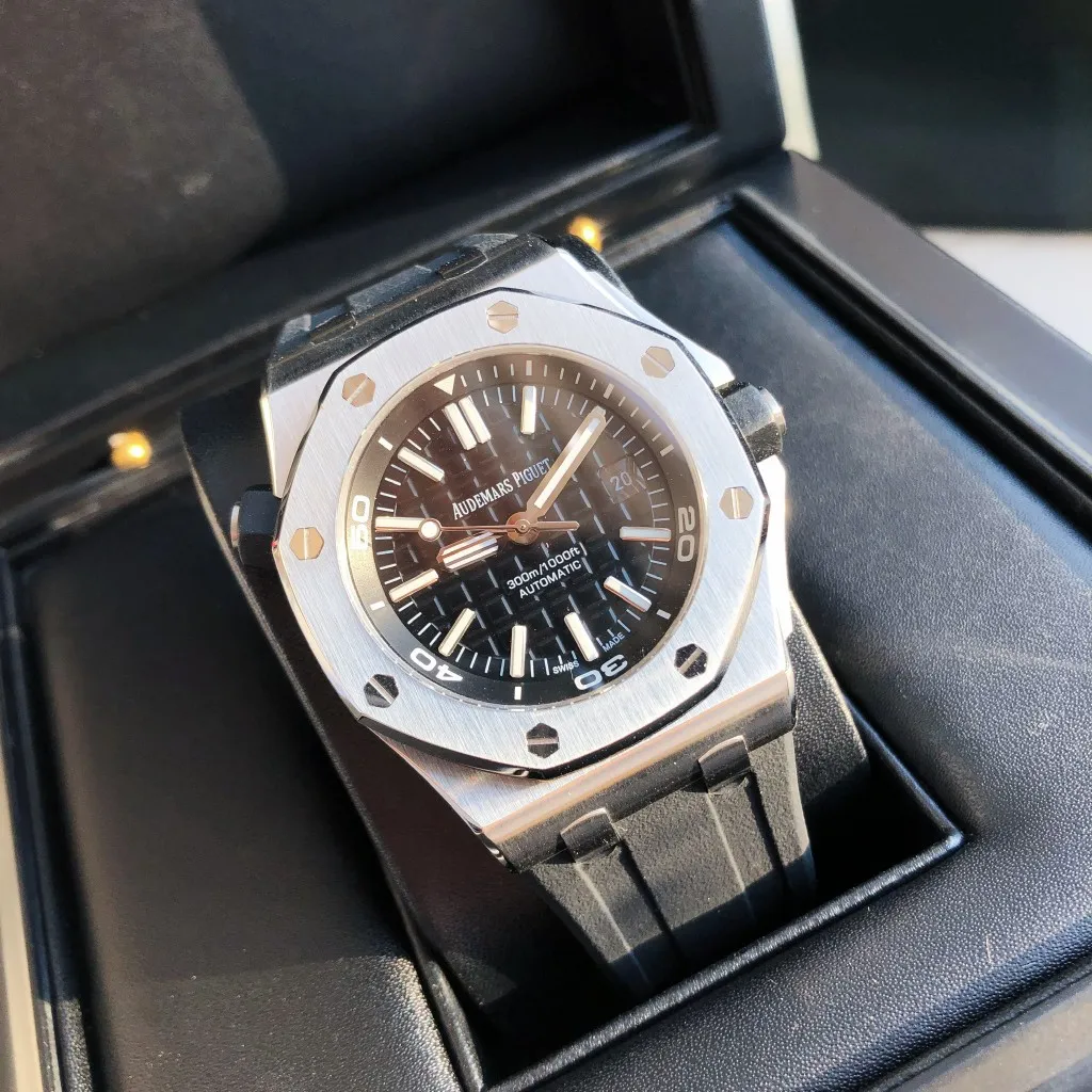 【High-end replica】💰1160! 【Customized all-in-one machine】💰1720! The 2023 heavy new product [color] Audemars Piguet Royal Oak Offshore men's sports watch has the same quality standards as always, with a sapphire mirror, a new Citizen movement, and is deeply waterproof. [Movement] The product still adheres to the high cost performance, using the 💯 brand new original Japanese imported Citizen 9015 all-in-one automatic mechanical movement [Case] ​​The case is made of 316 fine steel Lassa white flawless lines with clear and smooth lines, the octagonal ring mouth is equipped with eight screws and the bezel is bright and eye-catching, size 42mm/12mm [Literal] It adopts a large plaid text, which is bright and contrasting in the sun. [Watch Chain] The big manufacturer simultaneously imported the rubber watch strap with the original large pin buckle!