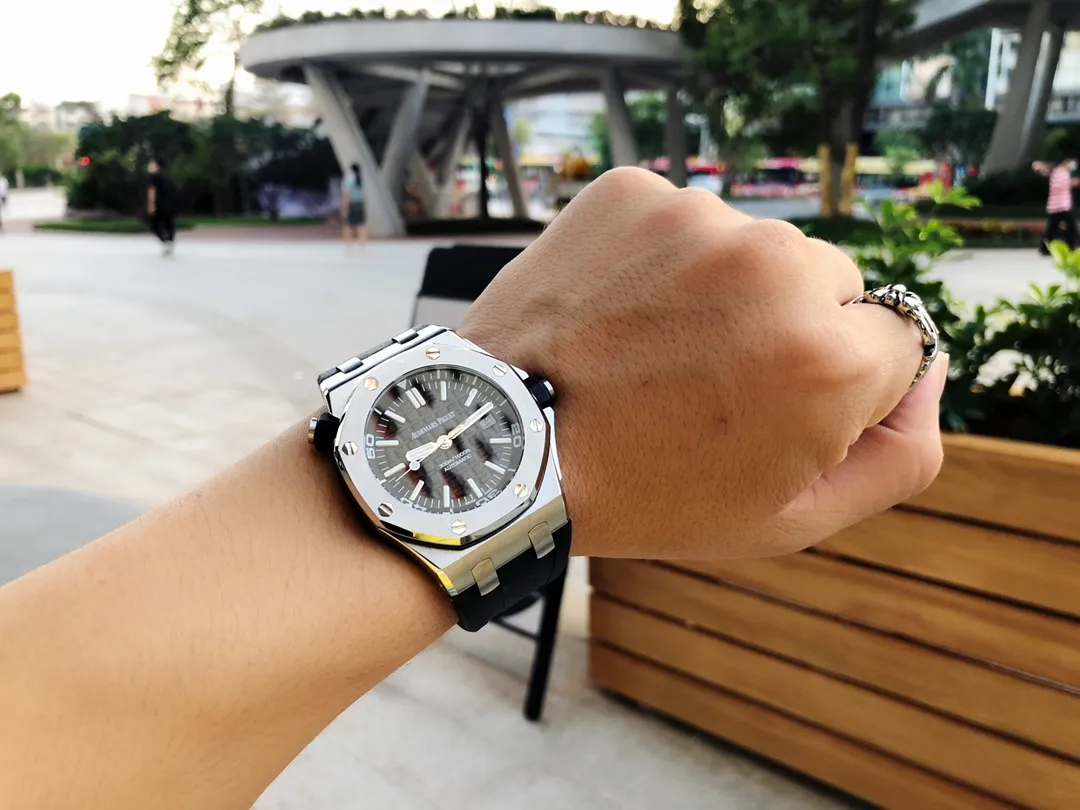 【High-end replica】💰1160! Audemars Piguet. 15710ST.OO.A002CA.01 Royal Oak Offshore Men's Mechanical Watch, size 42MM14MM, equipped with replica original Cal.3⃣1⃣2⃣0⃣ fully automatic mechanical movement, anti-glare treated sapphire💎 crystal glass, imported 316 stainless steel Ao case, with imported rubber strap (first layer calfskin) original pin buckle People-friendly version, super high quality, super workmanship, not ordinary goods in the market, good value for money, a must-have artifact for tough guys. After multiple processes of polishing and frosting, the unique octagonal bezel finally expresses sharp and angular lines. Audemars Piguet's entry-level watch is highly recommended! ! ! It took a long time to present the most sophisticated watch to all watch lovers, and a pair of original watch straps will be given as a random gift! ! !