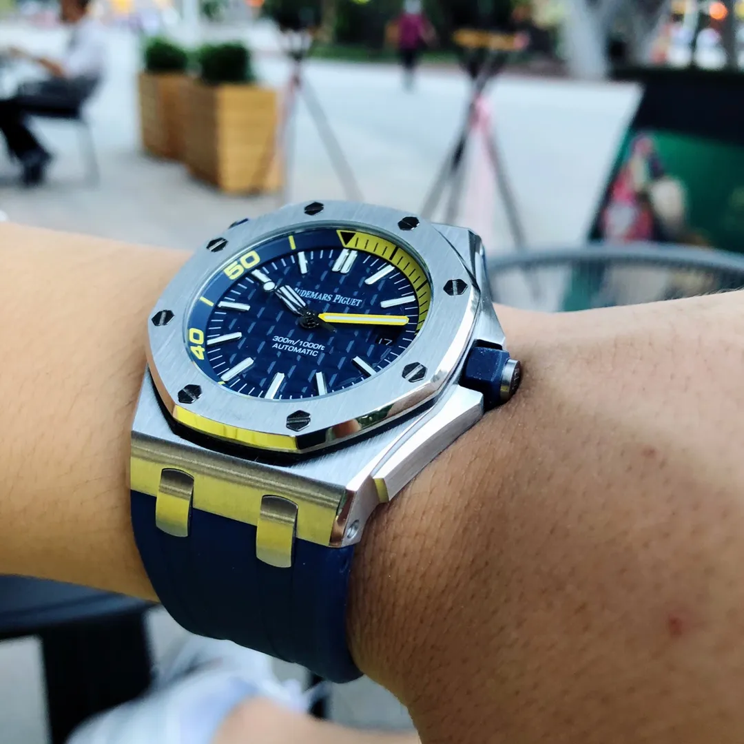 【High-end replica】💰1160! Audemars Piguet. 15710ST.OO.A002CA.01 Royal Oak Offshore Men's Mechanical Watch, size 42MM14MM, equipped with replica original Cal.3⃣1⃣2⃣0⃣ fully automatic mechanical movement, anti-glare treated sapphire💎 crystal glass, imported 316 stainless steel Ao case, with imported rubber strap (first layer calfskin) original pin buckle People-friendly version, super high quality, super workmanship, not ordinary goods in the market, good value for money, a must-have artifact for tough guys. After multiple processes of polishing and frosting, the unique octagonal bezel finally expresses sharp and angular lines. Audemars Piguet's entry-level watch is highly recommended! ! ! It took a long time to present the most sophisticated watch to all watch lovers, and a pair of original watch straps will be given as a random gift! ! !