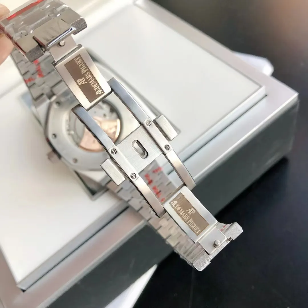 【High-end replica】💰1240! 【Customized all-in-one machine】💰1720! 2023 official simultaneous new popular Audemars Piguet Royal Oak series 15202 men's watch, the green dial will surprise you [Wit] [Movement] GD products still adhere to the principle of high cost performance, low price and affordable price, using 💯 brand new original Japanese imported Citizen 8215 automatic mechanical movement with zero repair, and correct the original movement rotor [Case] The case is made of 316 stainless steel with flawless white lines and clear and smooth lines. The octagonal ring mouth is equipped with eight screws and the bezel is eye-catching. The size is 41mm/12mm. [Literature] The large plaid text is filled with fluorescent powder, which is bright and contrasting under the sun. The scale is filled with exclusive luminous light, which absorbs light quickly and has high durability. [Bracelet] 316 stainless steel bracelet synchronizes the brushed texture of the case with a three-fold push-button buckle.