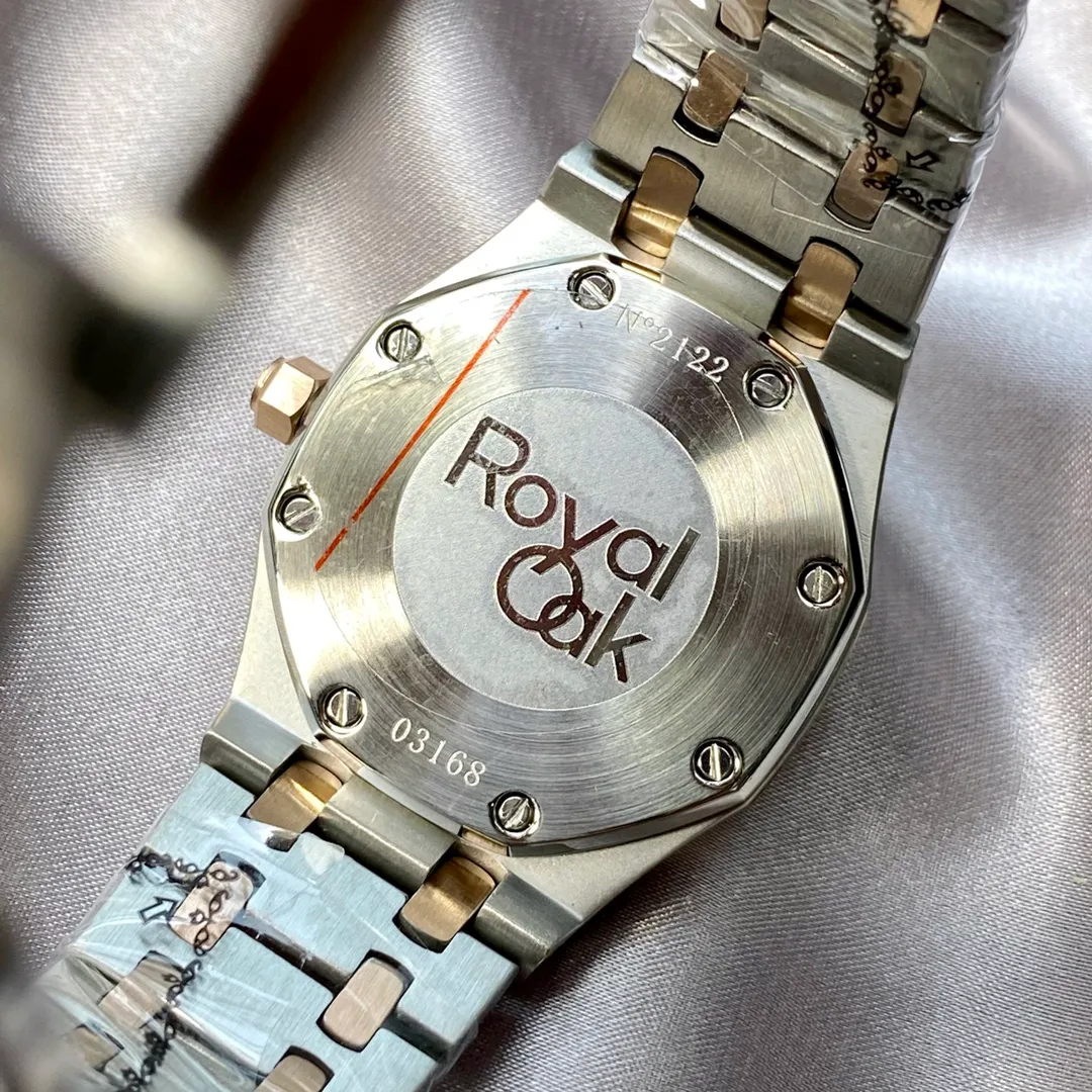 【Foreign trade import】💰920! Audemars Piguet Audemars Piguet Lady Tapisserie's new design and plaid decoration give the Royal Oak Offshore series watches. Made of 316 fine steel, the hour mark area of ​​the dial is decorated with exquisite circular patterns, creating a light and dark contrast effect. It caters to the modern pursuit of the trend of large-diameter women's watches and creates a more heroic side of women. It is sparkling and full of texture, highlighting the best classic among dynamic women's models! !