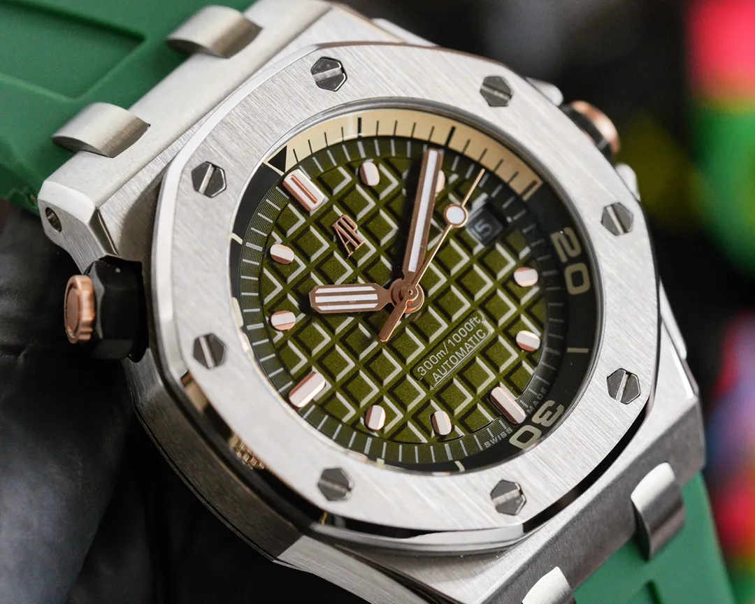 【High-end replica】💰1720! Audemars Piguet 15710ST.OO.A002CA.01 Royal Oak Offshore Men's Mechanical Watch, size 42MM14MM, with replica original Cal. fully automatic mechanical movement, crystal glass, imported 316 stainless steel case, with imported rubber strap, original pin buckle, ultra-high quality, value for money, a must-have artifact for tough guys After multiple processes of polishing and frosting, Audemars Piguet's unique octagonal bezel finally expresses sharp angular lines. Audemars Piguet's entry-level watch