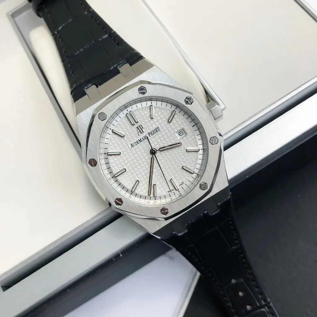 【High-end replica】💰1240! 【Customized all-in-one machine】💰1720! 2022 official synchronized new popular Audemars Piguet Royal Oak series 15500 classic men's watch [wit] [Movement] GD products still adhere to the principle of high cost performance, low price and affordable price, using 💯 brand new original Japanese imported Citizen 9015 automatic mechanical movement with zero repair, and correcting the original movement top [Case] The case is made of 316 stainless steel with flawless white lines and clear and smooth lines. The octagonal ring mouth is equipped with eight screws and the bezel is eye-catching. The size is 41mm/12mm. [Literature] The large plaid text is filled with fluorescent powder, which is bright and contrasting under the sun. The scale is filled with exclusive luminous light, which absorbs light quickly and has high durability. [Bracelet] 316 stainless steel bracelet synchronizes the brushed texture of the case with a three-fold push-button buckle. ⚠️Please look for the exclusive quality of GD products