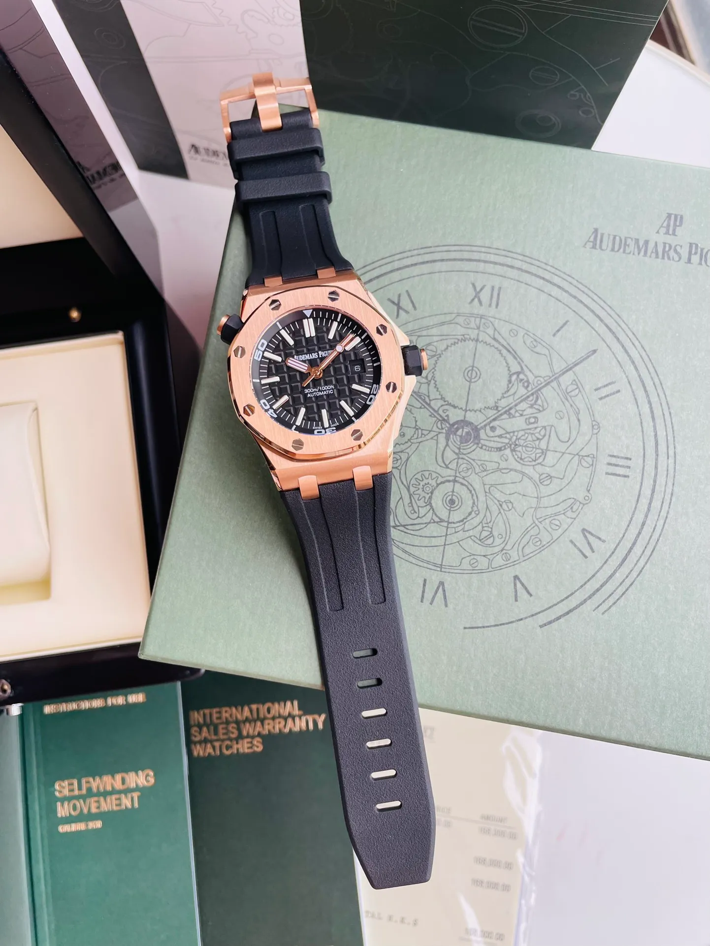 【High-end replica】💰1160! 【Customized all-in-one machine】💰1840! 【Top Replica】💰Private chat! ! ! 2022 heavy new product [color] AP Audemars Piguet Royal Oak Offshore men's sports watch, with the same quality standards as always, equipped with sapphire glass, new Citizen movement, deep waterproof, inner shadow circle adjustable rotating chronograph function, perfectly synchronized with original details! [Movement] Still adhering to high cost performance, it uses the brand new original Citizen 9015 all-in-one automatic mechanical movement imported from Japan with zero repair, and corrects the original movement top [Case] The case is made of 316 stainless steel Lassa white flawless lines with clear and smooth lines, the octagonal ring mouth is equipped with eight screws and the bezel is bright and eye-catching, size 42mm/12mm [Literal] The color is bright under the sun and the contrast is sharp. The scales are filled with exclusive luminous light, which absorbs light quickly and has strong durability. [Bracelet] A rubber strap imported from a large manufacturer with an original large pin buckle ⚠️Please look for the exclusive quality
