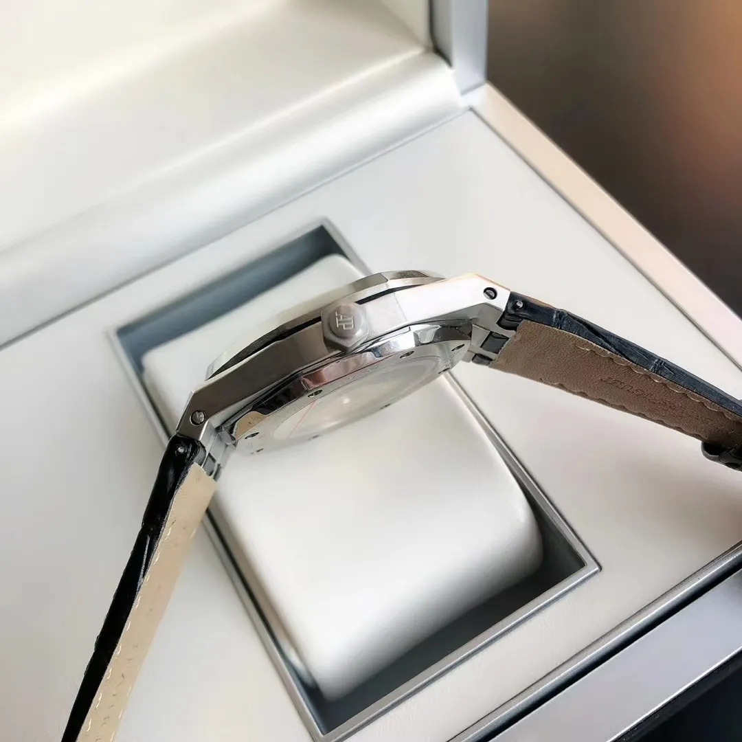 【High-end replica】💰1240! 【Customized all-in-one machine】💰1720! 2022 new popular Audemars Piguet Royal Oak series 15202 men's watch, the green dial will surprise you [Wit] [Movement] GD products still adhere to the principle of high cost performance, low price and affordable price, using 💯 brand new original Japanese imported Citizen 8215 automatic mechanical movement with zero repair, and correct the original movement top [Case] The case is made of 316 stainless steel with flawless white lines and clear and smooth lines. The octagonal ring mouth is equipped with eight screws and the bezel is eye-catching. The size is 41mm/12mm. [Literature] The large plaid text is filled with fluorescent powder, which is bright and contrasting under the sun. The scale is filled with exclusive luminous light, which absorbs light quickly and has high durability. [Bracelet] 316 stainless steel bracelet synchronizes the brushed texture of the case with a three-fold push-button buckle. ⚠️Please look for the exclusive quality of GD products
