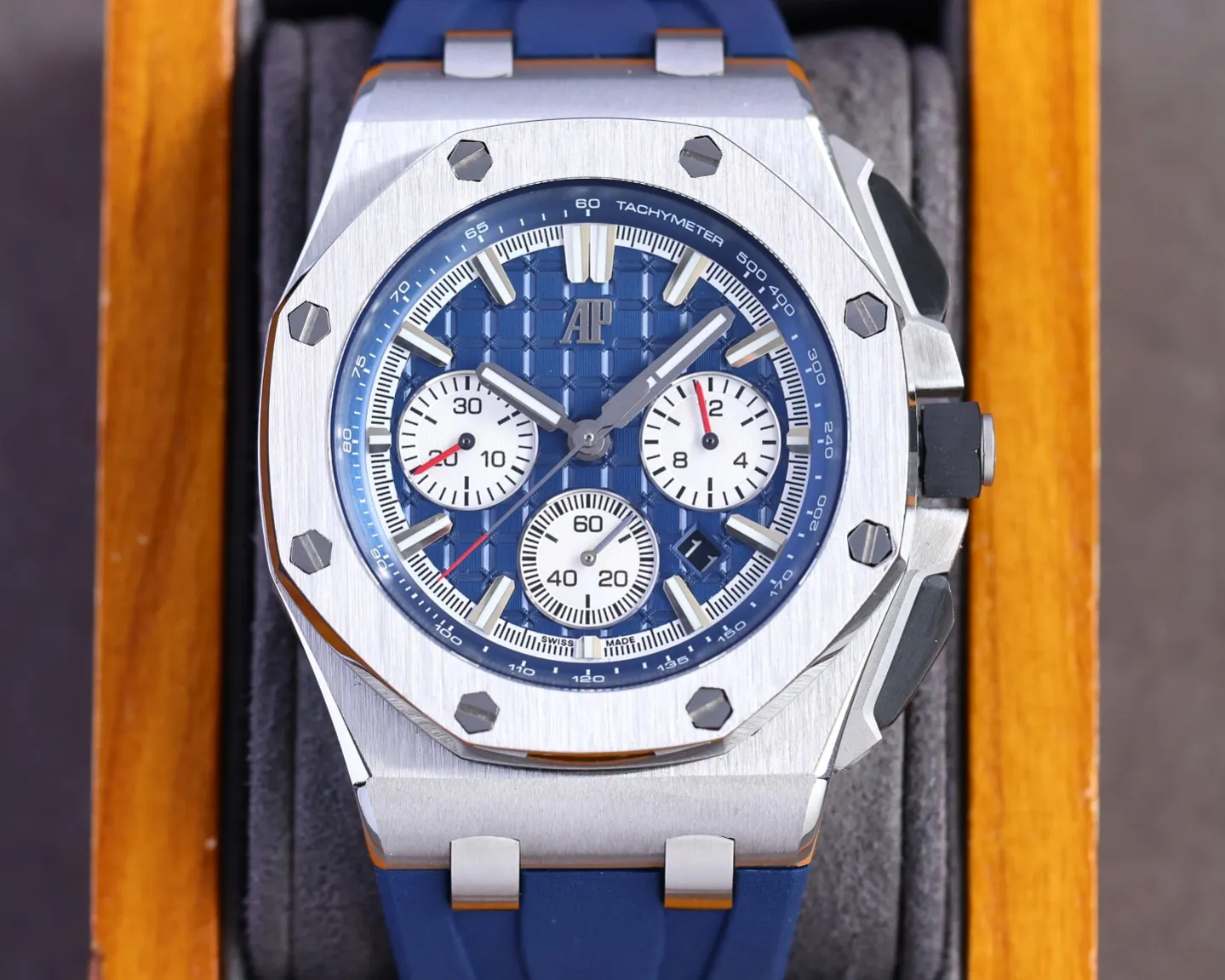 2022 latest Audemars Piguet 💍, ceramic ring 🔘 version 🅰️🅿️ Audemars Piguet Royal Oak Offshore Limited Multi-Function Chronograph Mechanical Watch Size 44MM17MM [Ring] The ring is made of imported ceramic ring which is consistent with the original one. [Head] The crown is made of hexagonal ceramic material, and the top is brushed and polished. [Movement] The watch core is more domineering against the transparent back cover. The gray-black automatic rotor has a sense of hierarchy, plus the inlaid gemstones on the surface of the watch core. 7750 modified 3126 fully automatic chronograph mechanical movement [Watch mirror] The watch mirror is made of imported sapphire glass mirror [Case] ​​Made of imported 316 fine steel Xin watch case [Strap] Paired with imported fluorine rubber strap and original pin buckle, a must-have artifact for tough guys. After multiple processes of grinding and frosting, AP’s unique octagonal bezel finally expresses sharp and angular lines. Audemars Piguet’s entry-level watch is highly recommended! ! !