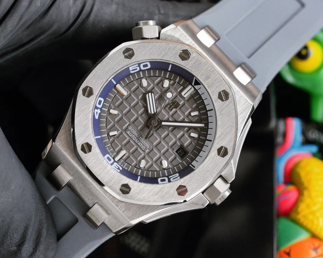 【High-end replica】💰1160! Customized all-in-one machine 💰1720! Audemars Piguet Royal Oak Series Audemars Piguet 15710ST.OO.A002CA.01 Royal Oak Offshore Men's Mechanical Watch Size 42MM14MM Equipped with a replica original Cal. fully automatic mechanical movement Sapphire mirror glass Imported 316 stainless steel case with imported rubber strap Original pin buckle Ultra-high quality, value for money A must-have artifact for tough guys After multiple processes of polishing and frosting, Audemars Piguet’s unique octagonal bezel finally expresses sharp angular lines!