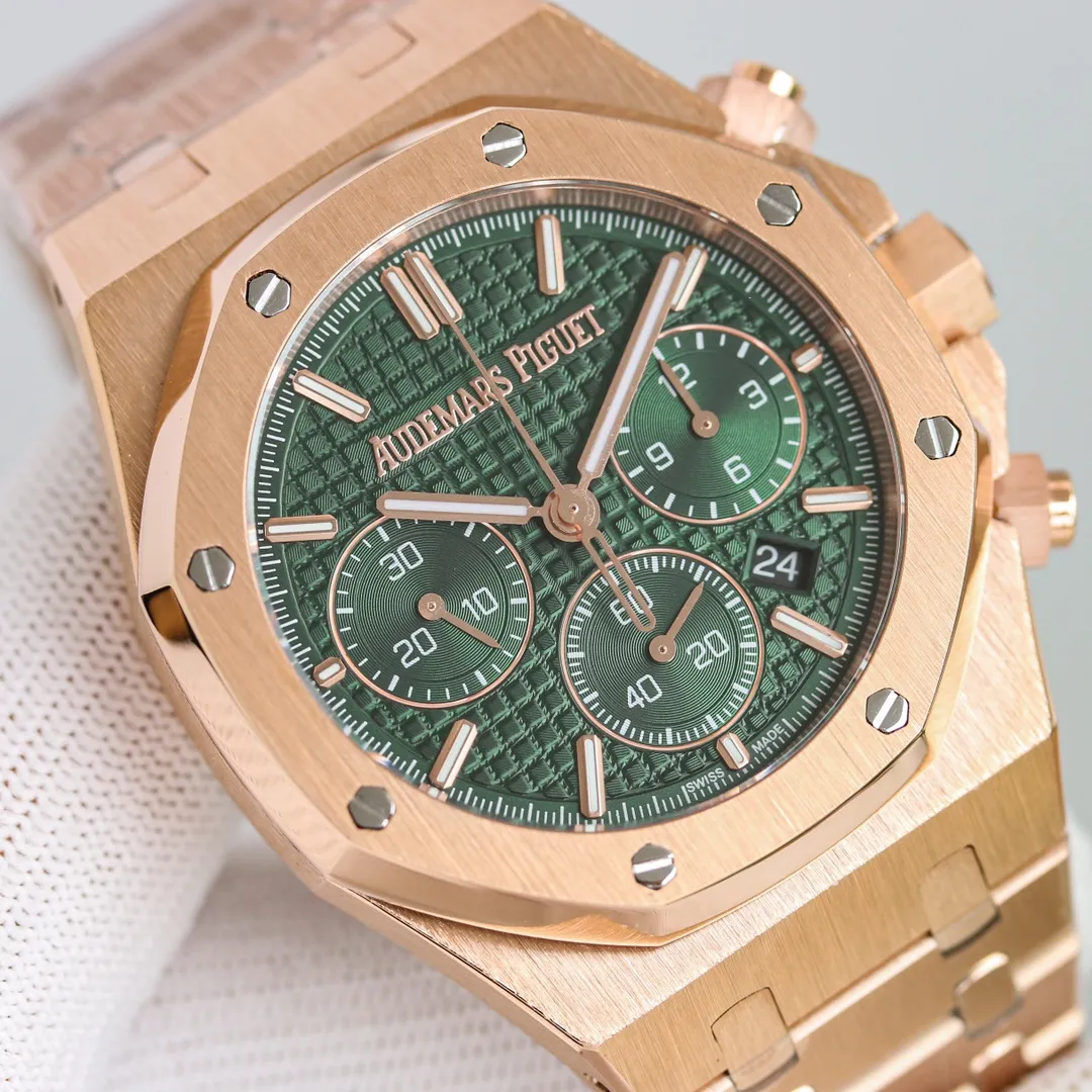 【Top Replica】💰Private chat! New product AP/Audemars Piguet Royal Oak series new 26240 chronograph, using the same Swiss 7750 chronograph movement as the original (6-digit small second transparent movement), with anti-glare sapphire high-transparent glass dial decorated with the classic Grande Tapisserie large plaid pattern 316 stainless steel alternates between satin brushing and polishing, showing an interesting contrast between matte and shiny surfaces. The rough and elegant 41mm dial is full of strength and has a super luminous display, which can read the time in any environment.