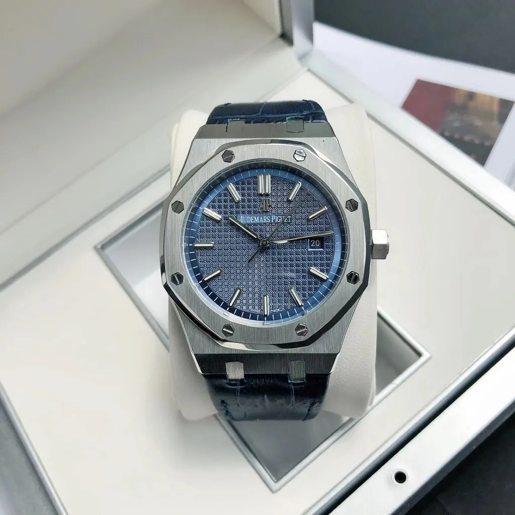 【High-end replica】💰1240! 【Customized all-in-one machine】💰1720! 2022 official synchronized new popular Audemars Piguet Royal Oak series 15500 classic men's watch [wit] [Movement] GD products still adhere to the principle of high cost performance, low price and affordable price, using 💯 brand new original Japanese imported Citizen 9015 automatic mechanical movement with zero repair, and correcting the original movement top [Case] The case is made of 316 stainless steel with flawless white lines and clear and smooth lines. The octagonal ring mouth is equipped with eight screws and the bezel is eye-catching. The size is 41mm/12mm. [Literature] The large plaid text is filled with fluorescent powder, which is bright and contrasting under the sun. The scale is filled with exclusive luminous light, which absorbs light quickly and has high durability. [Bracelet] 316 stainless steel bracelet synchronizes the brushed texture of the case with a three-fold push-button buckle. ⚠️Please look for the exclusive quality of GD products