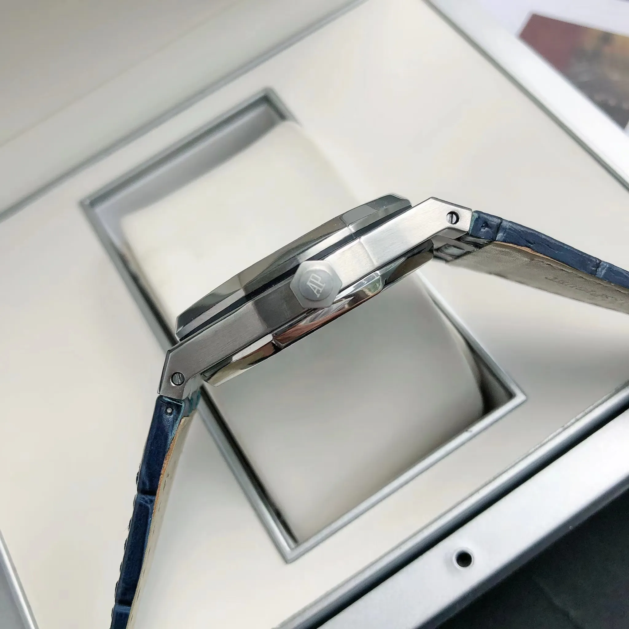 【High-end replica】💰1240! 【Customized all-in-one machine】💰1720! 2022 official synchronized new popular Audemars Piguet Royal Oak series 15500 classic men's watch [wit] [Movement] GD products still adhere to the principle of high cost performance, low price and affordable price, using 💯 brand new original Japanese imported Citizen 9015 automatic mechanical movement with zero repair, and correcting the original movement top [Case] The case is made of 316 stainless steel with flawless white lines and clear and smooth lines. The octagonal ring mouth is equipped with eight screws and the bezel is eye-catching. The size is 41mm/12mm. [Literature] The large plaid text is filled with fluorescent powder, which is bright and contrasting under the sun. The scale is filled with exclusive luminous light, which absorbs light quickly and has high durability. [Bracelet] 316 stainless steel bracelet synchronizes the brushed texture of the case with a three-fold push-button buckle. ⚠️Please look for the exclusive quality of GD products