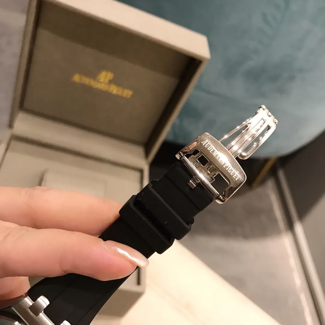 【Foreign trade import】💰1160! AP-Audemars Piguet Royal Oak Offshore series super cool women's clothing, colorful matching, six-hand timing imported quartz movement, sapphire scratch-resistant glass, 316 stainless steel case, imported rubber belt, the best classic among Audemars Piguet women's models.
