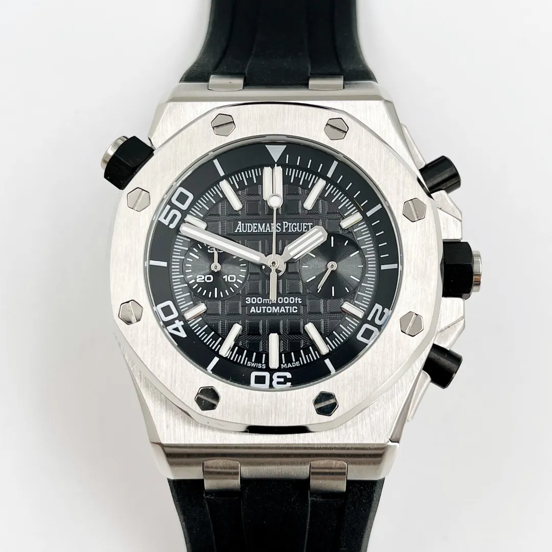 【High-end replica】💰1260! Audemars Piguet-AP Royal Oak Offshore Series After multiple processes of polishing and frosting, A.P's unique octagonal bezel is finally expressed with sharp and angular lines. Stable performance. Built-in imported chronograph quartz movement. Function: Press the button at 2 o'clock to start counting 120 seconds. 18 o'clock is a minute. 2 o'clock is pressed to stop. The time can be seen at 3 o'clock. Overall 24 hours. Dial size 42.4mm, thickness 14.6mm. The watch case is made of 316 stainless steel and has a built-in adjustable rotating inner bezel. It has super luminous light and can keep track of time even in a dark environment. It uses a comfortable and soft natural rubber strap to make the watch sporty. Z.W's Audemars Piguet entry-level watch is highly recommended.