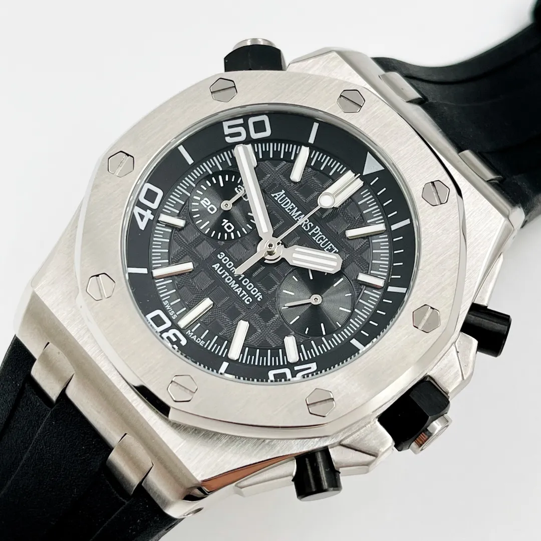 【High-end replica】💰1260! Audemars Piguet-AP Royal Oak Offshore Series After multiple processes of polishing and frosting, A.P's unique octagonal bezel is finally expressed with sharp and angular lines. Stable performance. Built-in imported chronograph quartz movement. Function: Press the button at 2 o'clock to start counting 120 seconds. 18 o'clock is a minute. 2 o'clock is pressed to stop. The time can be seen at 3 o'clock. Overall 24 hours. Dial size 42.4mm, thickness 14.6mm. The watch case is made of 316 stainless steel and has a built-in adjustable rotating inner bezel. It has super luminous light and can keep track of time even in a dark environment. It uses a comfortable and soft natural rubber strap to make the watch sporty. Z.W's Audemars Piguet entry-level watch is highly recommended.