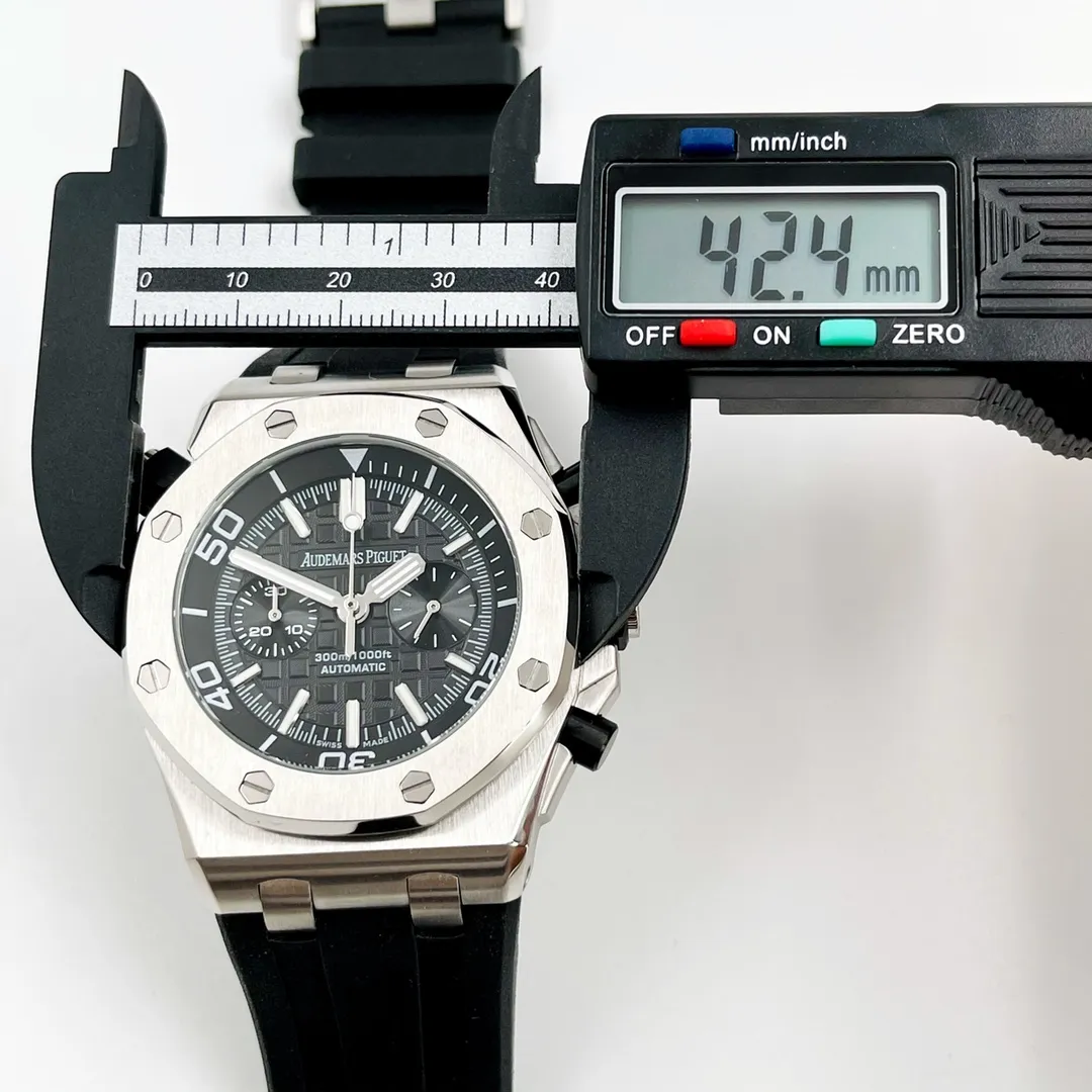 【High-end replica】💰1260! Audemars Piguet-AP Royal Oak Offshore Series After multiple processes of polishing and frosting, A.P's unique octagonal bezel is finally expressed with sharp and angular lines. Stable performance. Built-in imported chronograph quartz movement. Function: Press the button at 2 o'clock to start counting 120 seconds. 18 o'clock is a minute. 2 o'clock is pressed to stop. The time can be seen at 3 o'clock. Overall 24 hours. Dial size 42.4mm, thickness 14.6mm. The watch case is made of 316 stainless steel and has a built-in adjustable rotating inner bezel. It has super luminous light and can keep track of time even in a dark environment. It uses a comfortable and soft natural rubber strap to make the watch sporty. Z.W's Audemars Piguet entry-level watch is highly recommended.